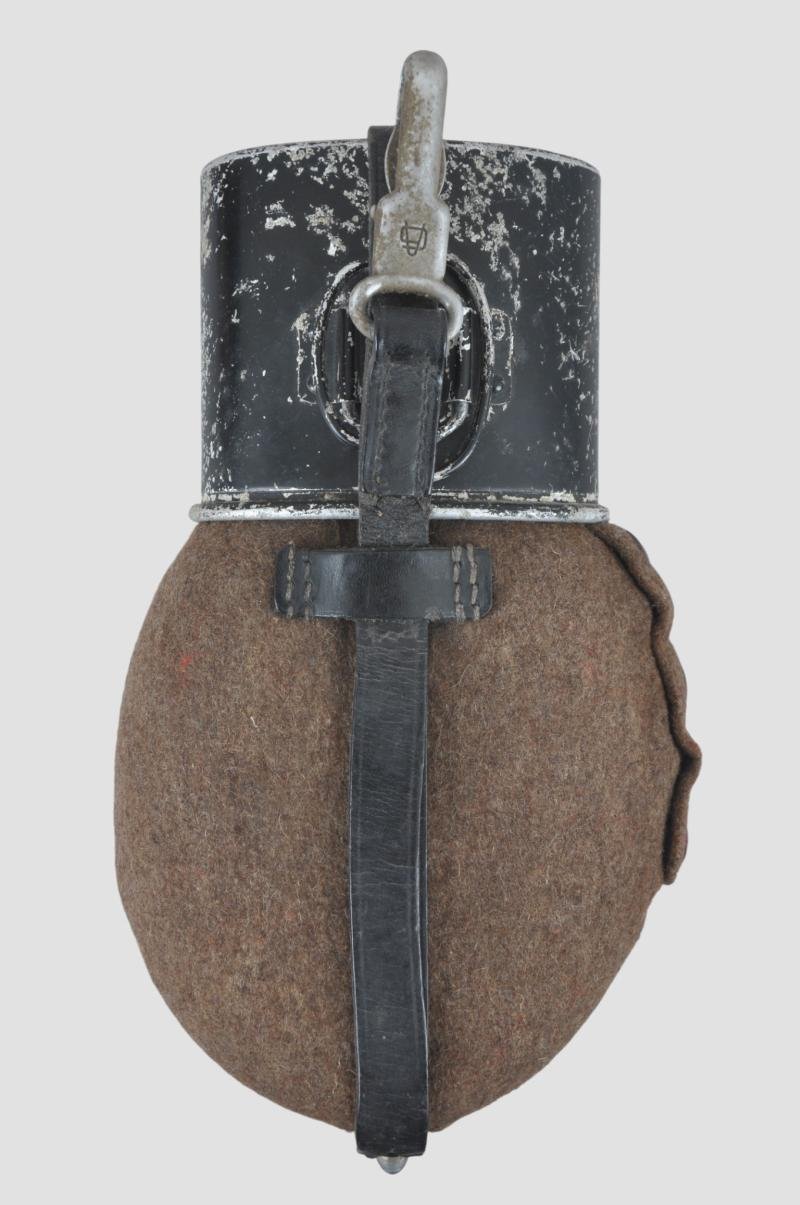 WW2 German M31 Waterbottle - Soldier Named — image 2