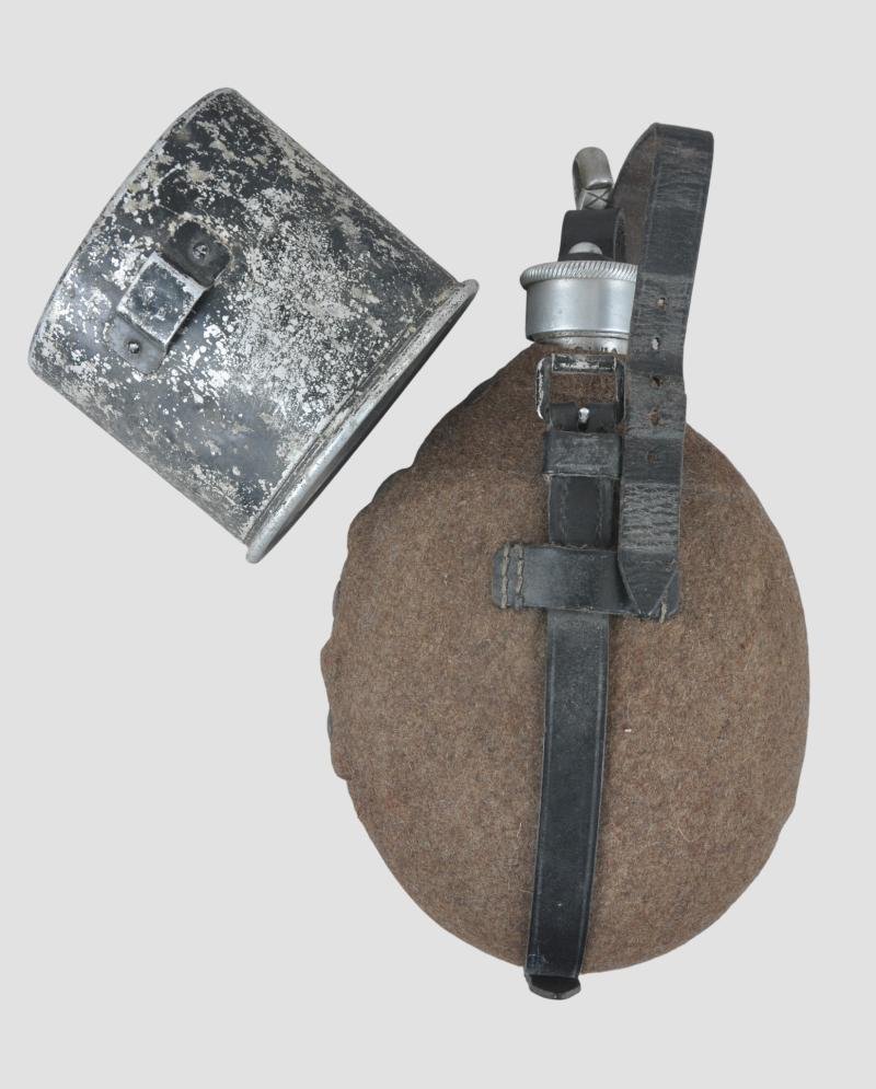 WW2 German M31 Waterbottle - Soldier Named — image 3