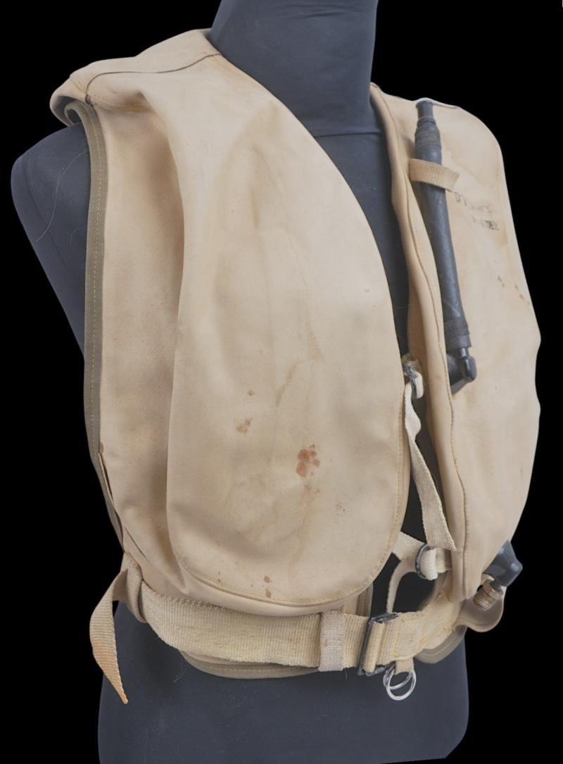 Luftwaffe 10-30 B-2 Schwimmveste ( Life Preserver ) 1941 — image 3