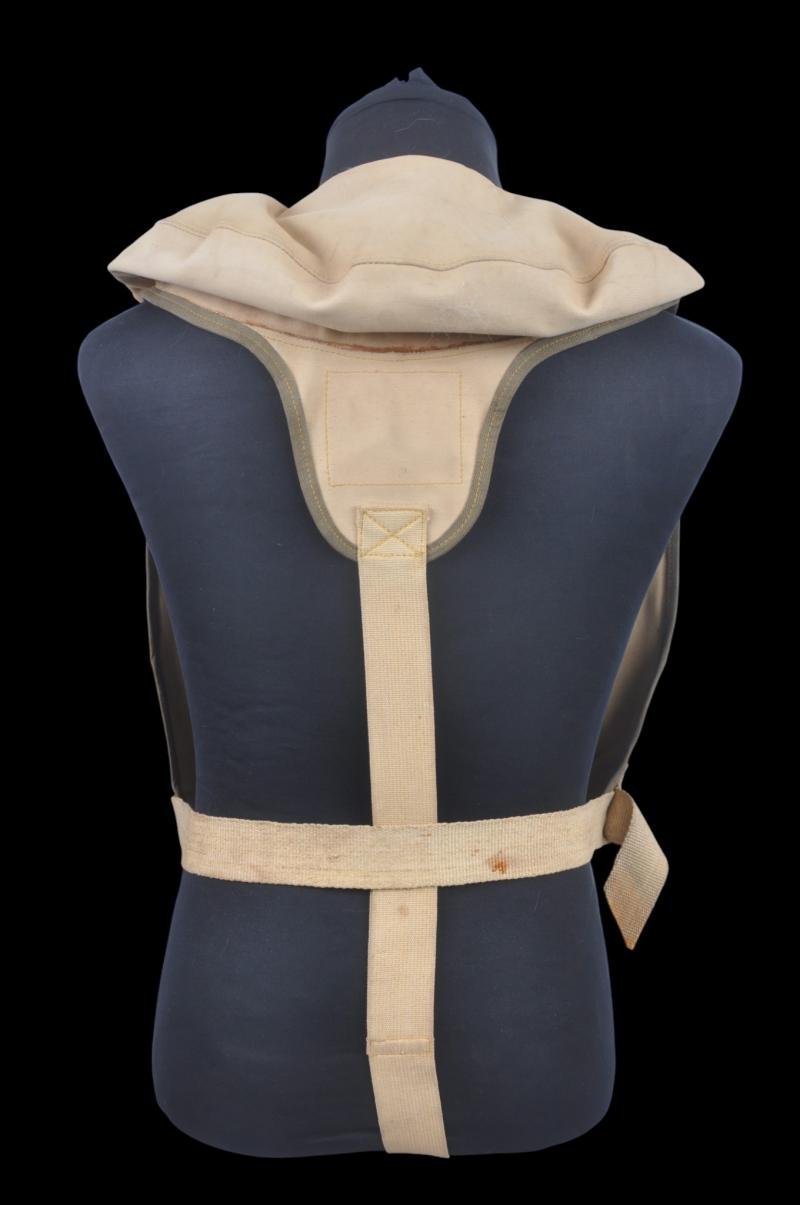 Luftwaffe 10-30 B-2 Schwimmveste ( Life Preserver ) 1941 — image 5