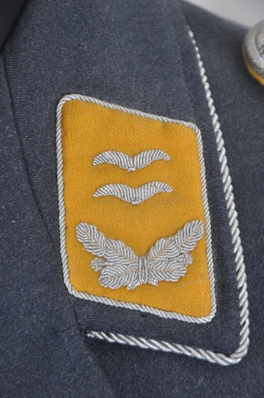 WW2 German Luftwaffe Aircrew/Paratrooper Four Pocket Officers Tunic - Officer Named & 1940 Dated — image 3