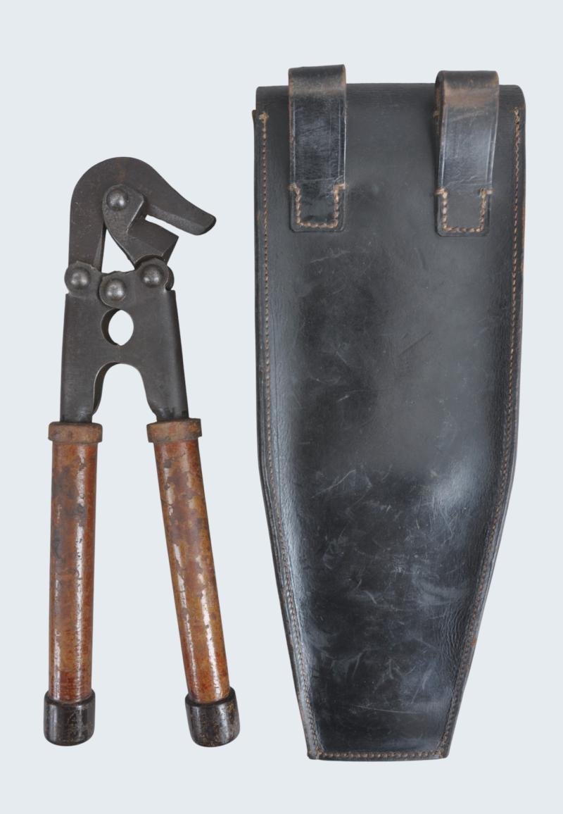 WW2 German Wirecutters & Case 1934/42 — image 2