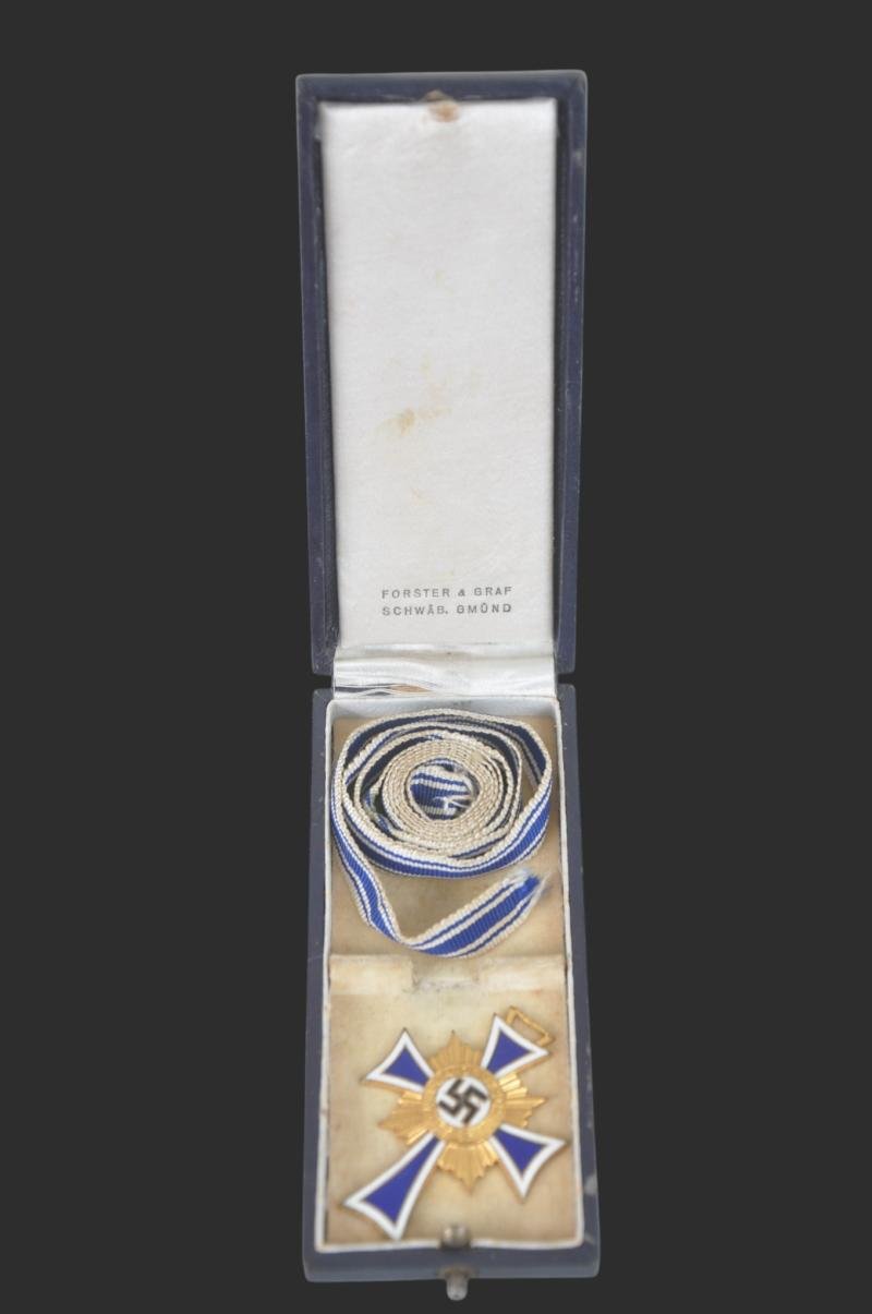 WW2 German Mothers Cross In Gold With Case — image 2