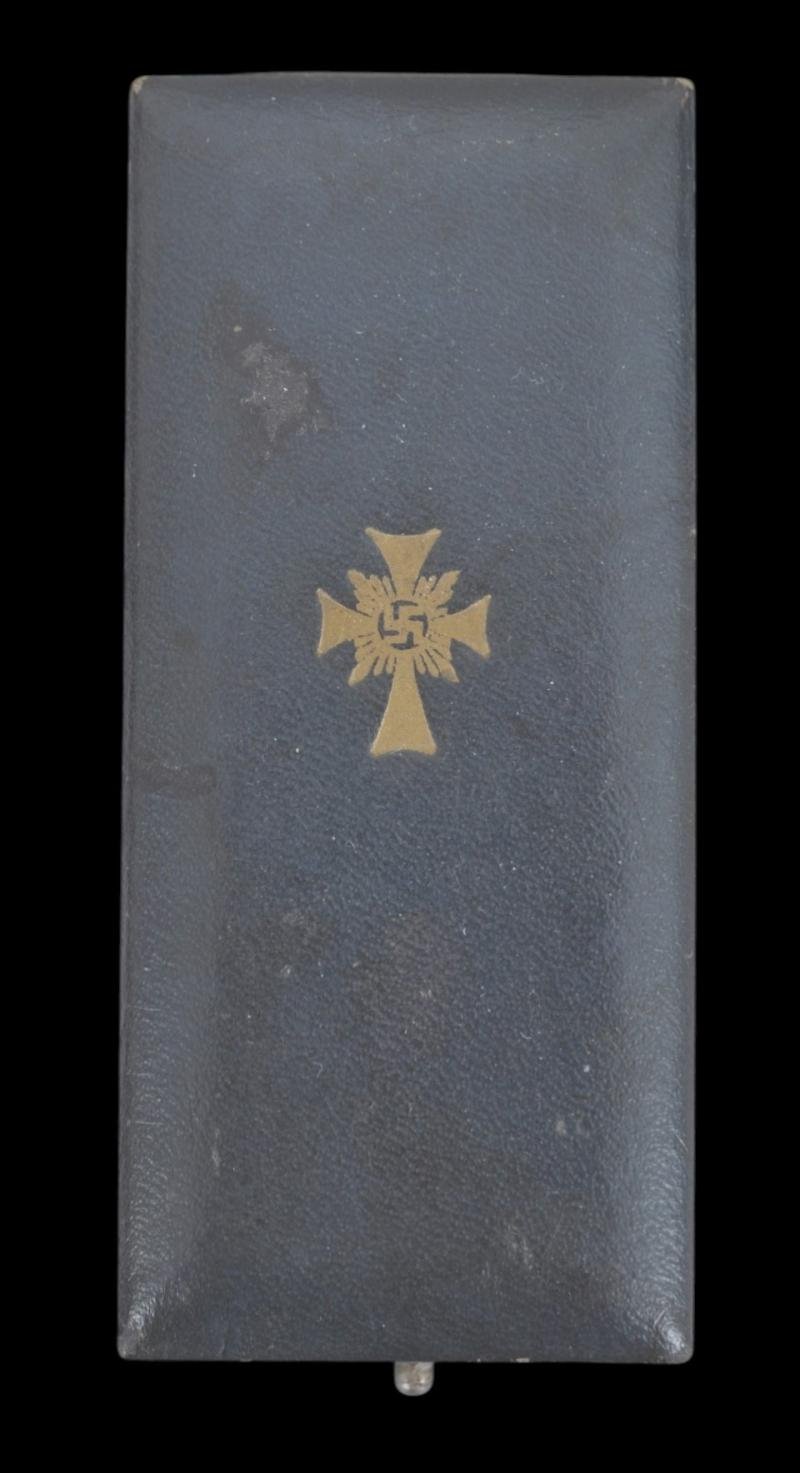 WW2 German Mothers Cross In Gold With Case — image 4