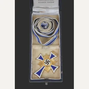 WW2 German Mothers Cross In Gold With Case