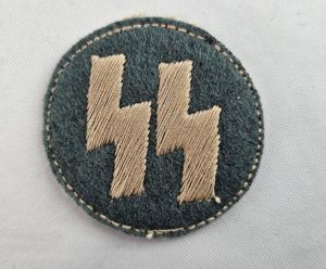 Insigne de poitrine pour personnel féminin