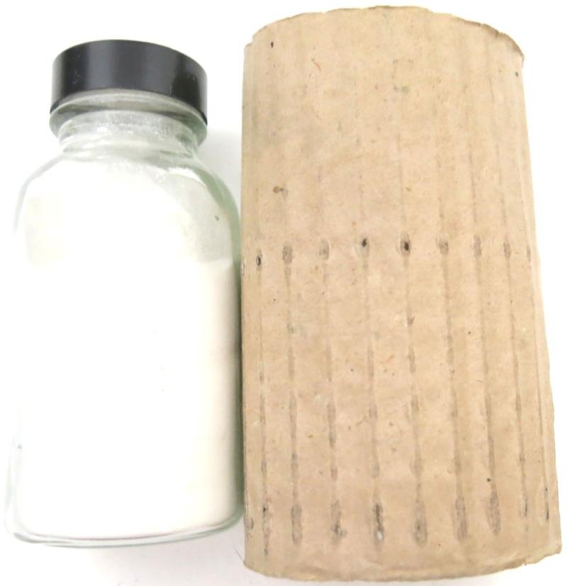 German Luftschutz Hausapotheke Glass Pot Chloramine 100 gr W. Söhngen & Co., Wiesbaden 1940, Complete With Its Cardboard Sleeve. — image 5