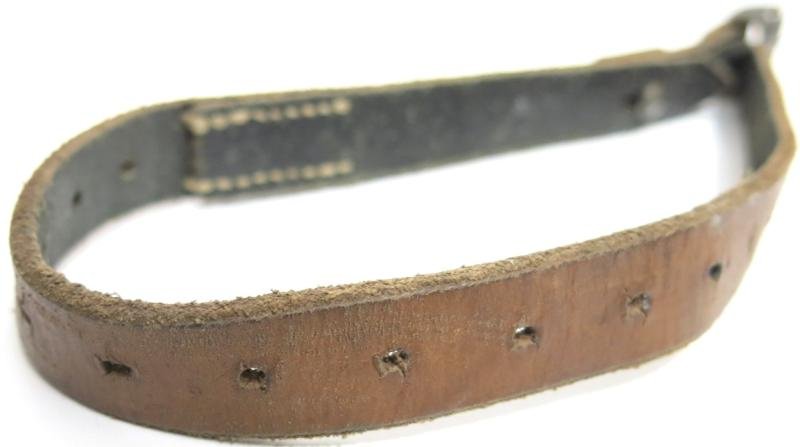 German Wehrmacht Fast Release Utility Strap 54 x 1,8 cms 17 Holes CARL HEPTING & Co. STGT. FEUERBACH 1941, Nearly Mint. — image 3