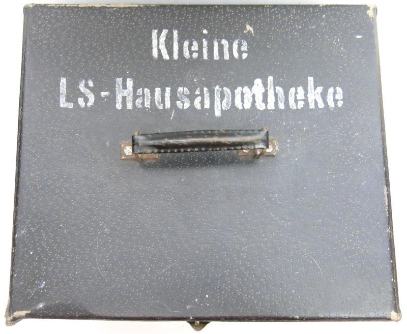 German Luftschutz Kleine Hausapotheke With Half Of The Original Contents, Nice 'To Get It Complete' Collectors Project.