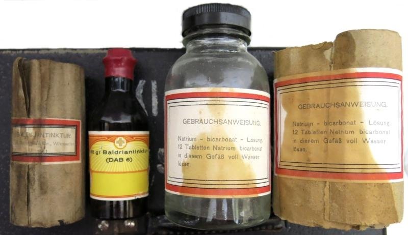 German Luftschutz Kleine Hausapotheke With Half Of The Original Contents, Nice 'To Get It Complete' Collectors Project. — image 18
