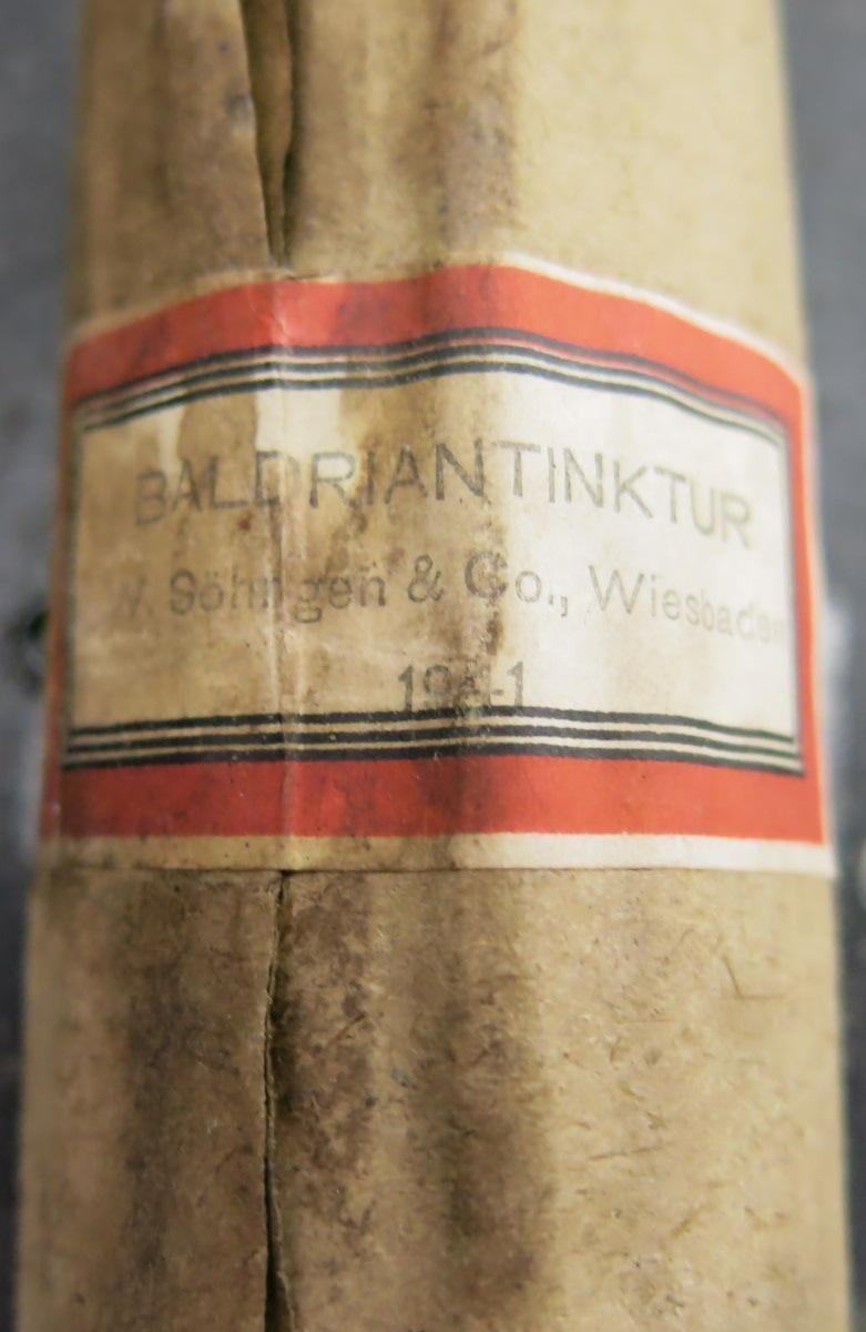 German Luftschutz Kleine Hausapotheke With Half Of The Original Contents, Nice 'To Get It Complete' Collectors Project. — image 19