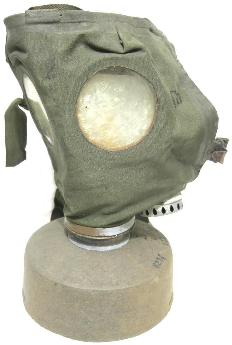 German Luftschutz Volksgasmaske VM44 Size 2, (Medium), 1945 Dated With Total Last Ditch Cardboard Made Filter. — image 2