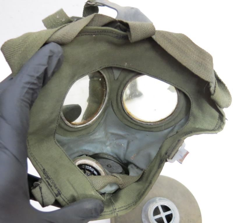 German Luftschutz Volksgasmaske VM44 Size 2, (Medium), 1945 Dated With Total Last Ditch Cardboard Made Filter. — image 9