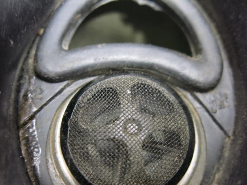 German Wehrmacht Gas Mask GM38 With Matching Filter 1942/43. — image 12