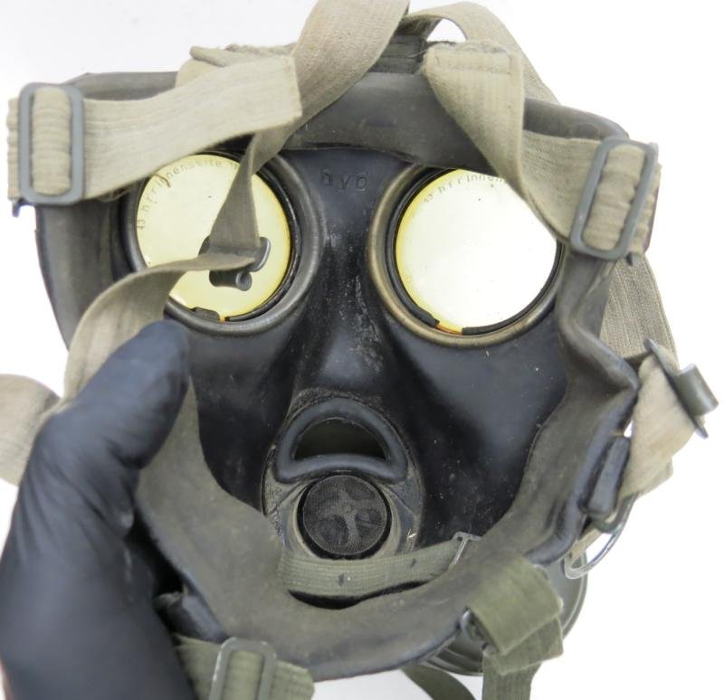 German Wehrmacht Gas Mask GM38 With Matching Filter 1942/43. — image 9