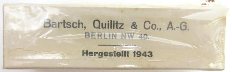 German Deutsches Rotes Kreuz D. R. K. And Luftschutz Hausapotheke And Verbandkasten Brandbinde Bartsch, Quilitz & Co., Berlin 1943. — image 3