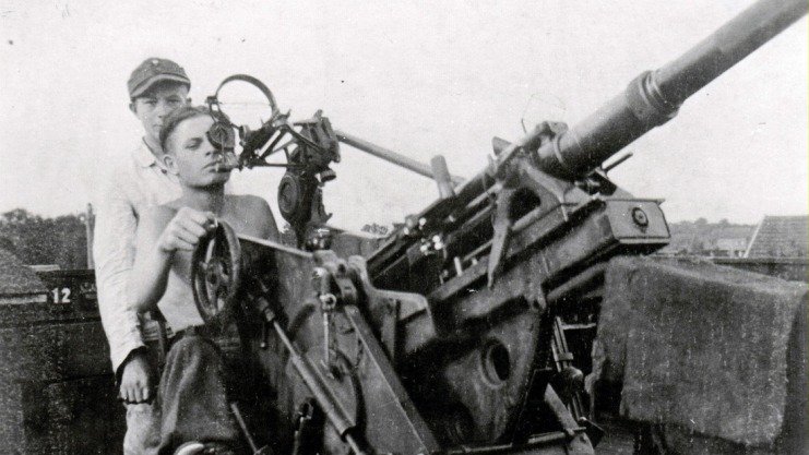 Luftwaffe Flak Helfer breast eagle — image 9