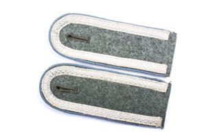 Matching Heer shoulderstraps for a Unteroffizier der Nachschub