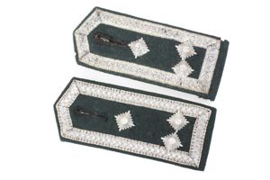 M34 Heer shoulderstraps for a Hauptfeldwebel