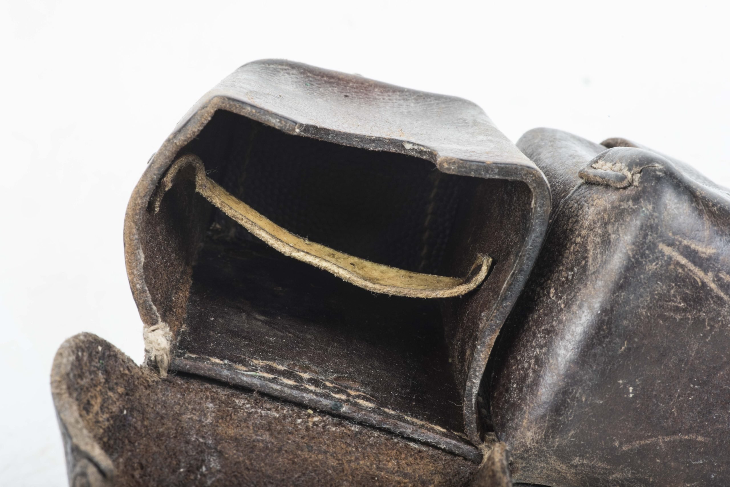 Imperial G98 ammunition pouch dated 1915 — image 6