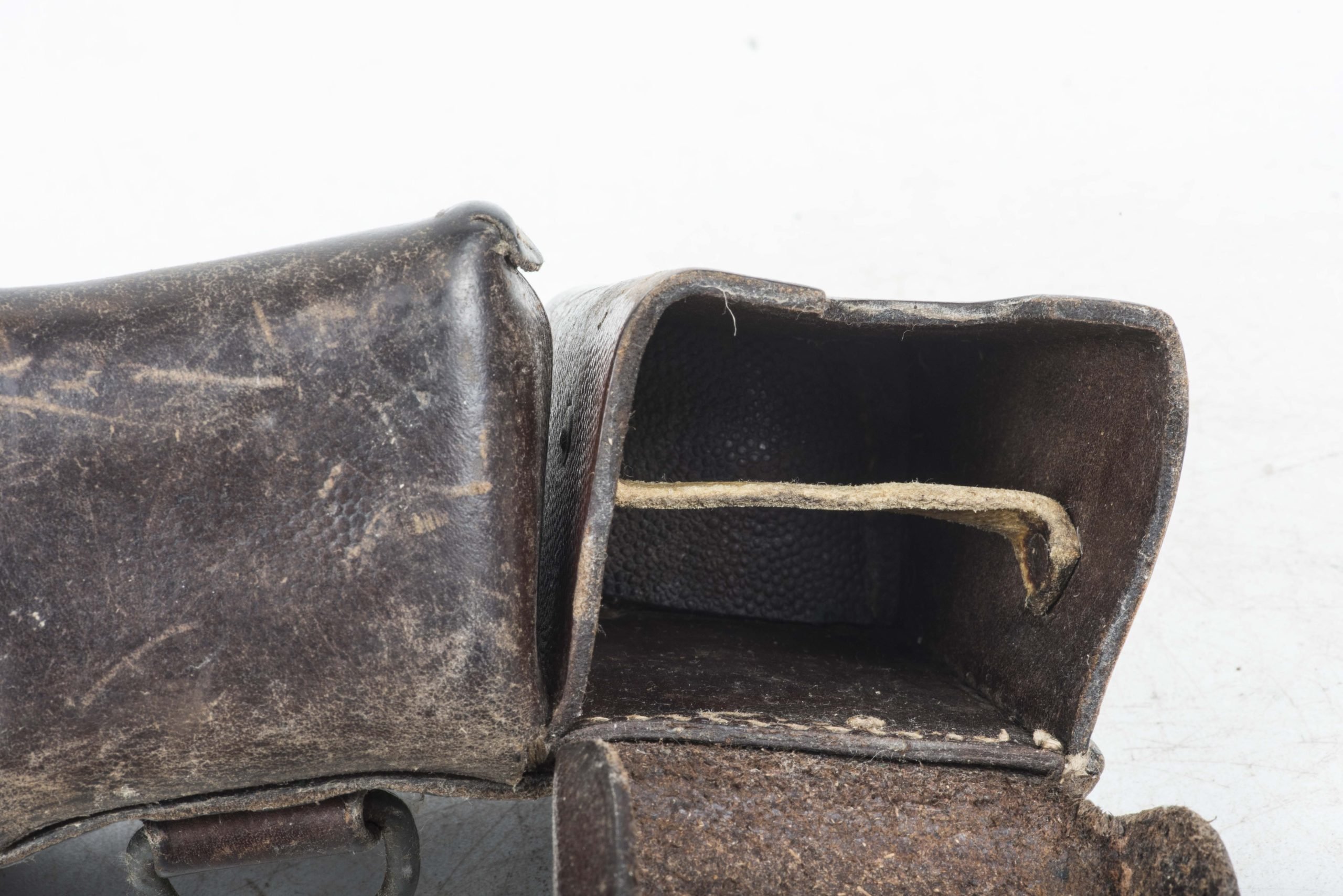 Imperial G98 ammunition pouch dated 1915 — image 8