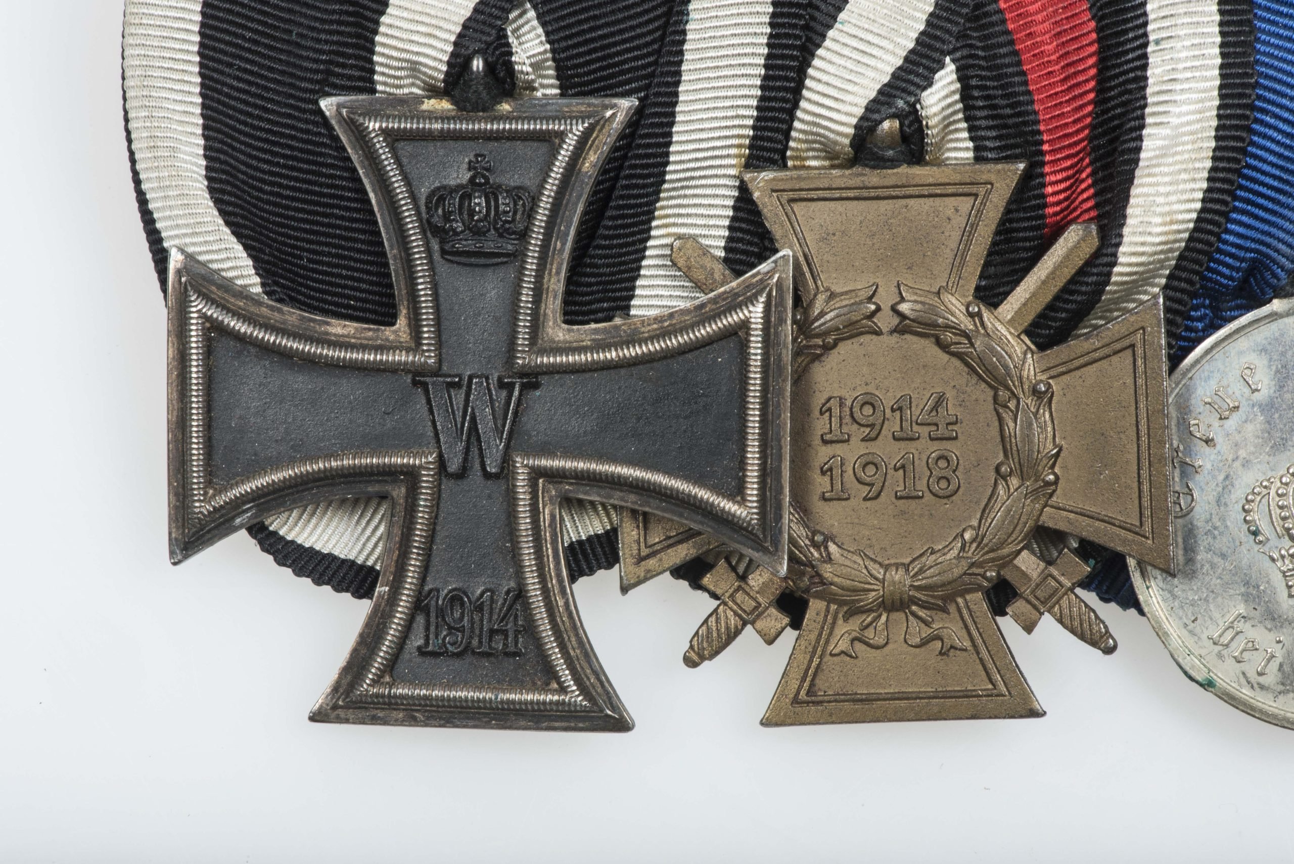 First and second world war medal bar — image 3