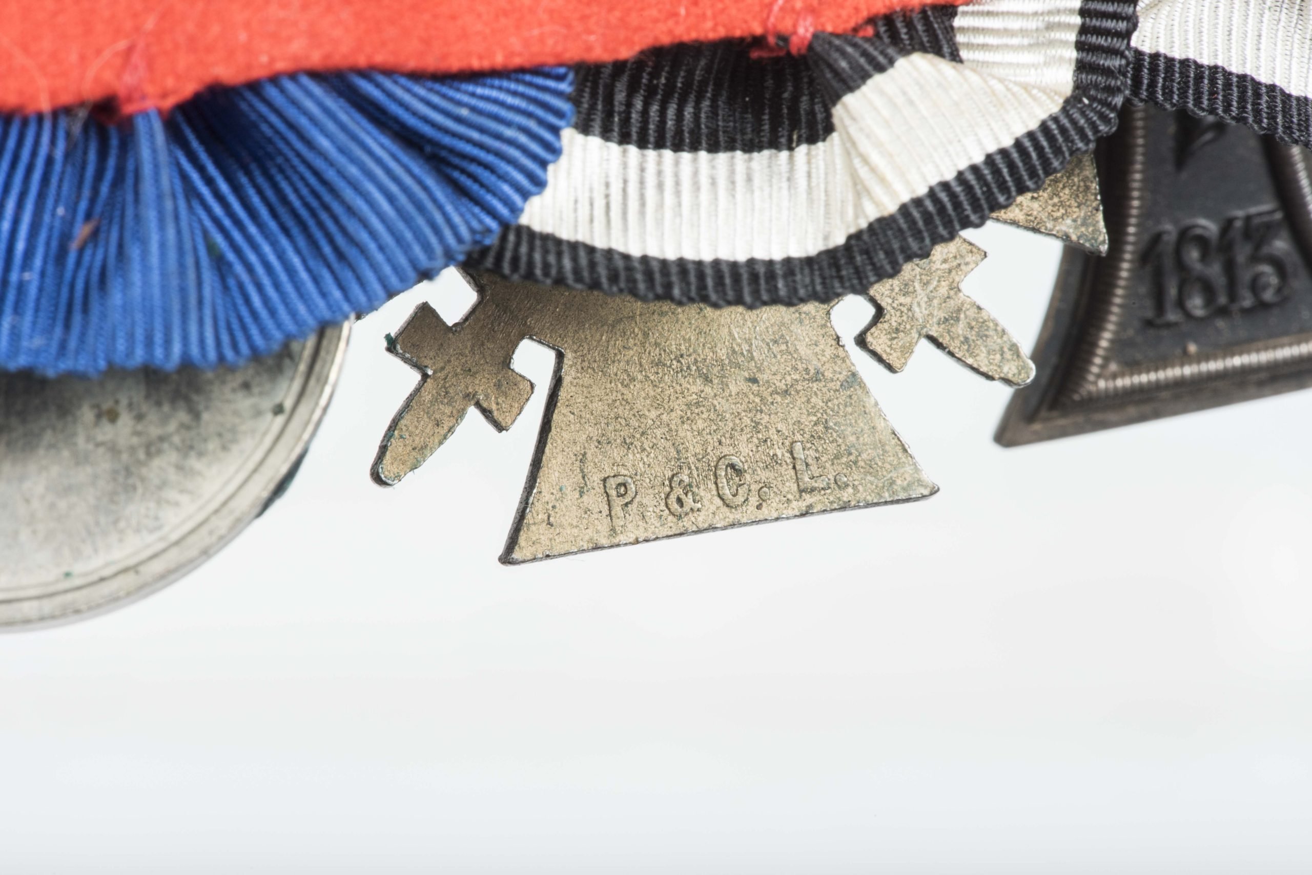 First and second world war medal bar — image 8