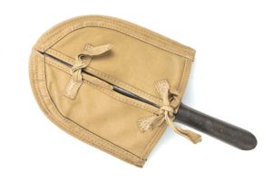 Japanese entrenching tool with cover