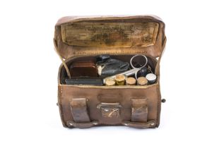 Sanitäter pouch with various contents