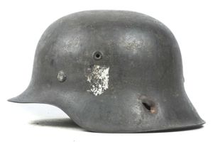 EF62 M42 single decal Heer helmet with bullet hole