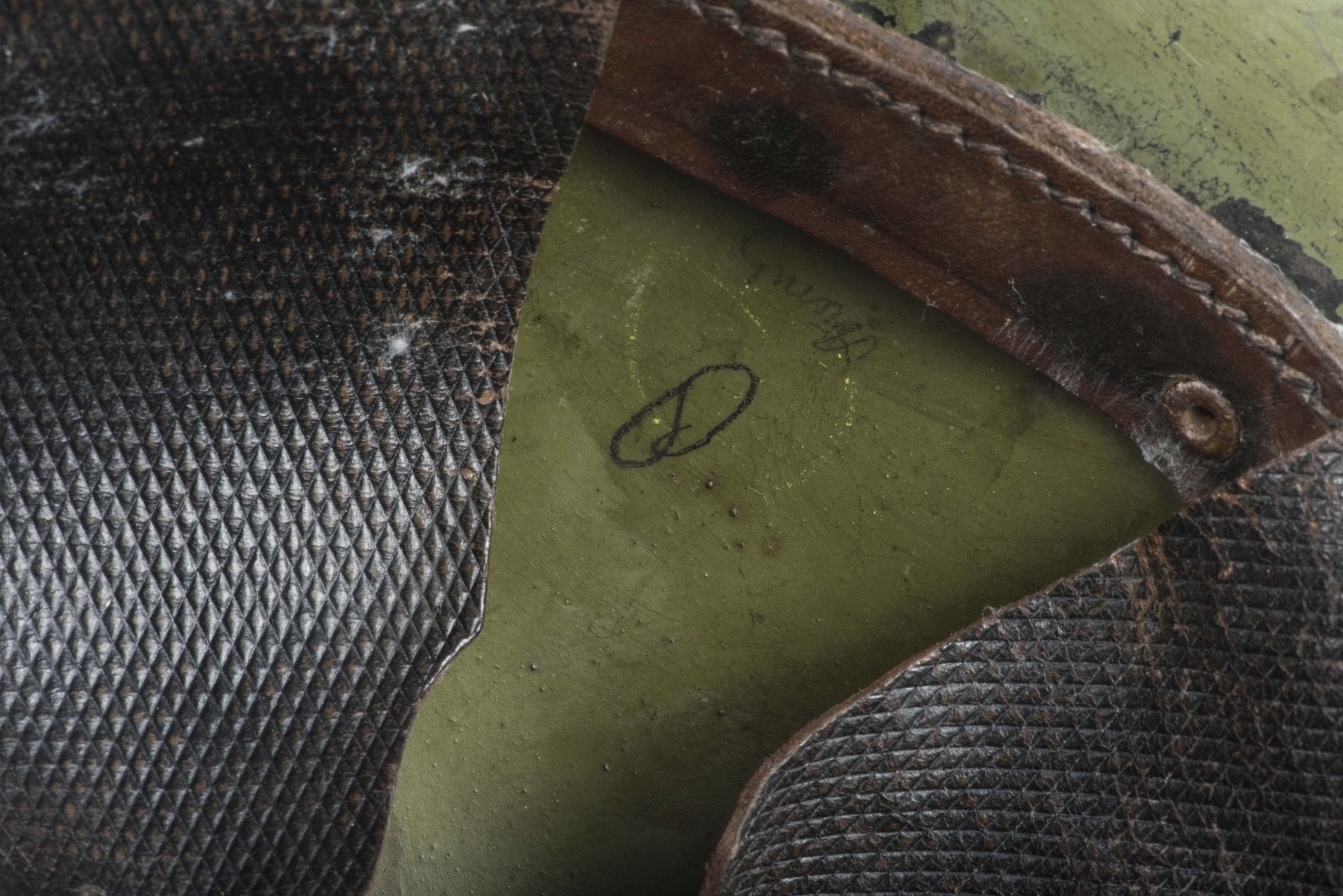 Rare Dutch M16 D helmet named V.D. Ploeg marked CM1928 — image 18