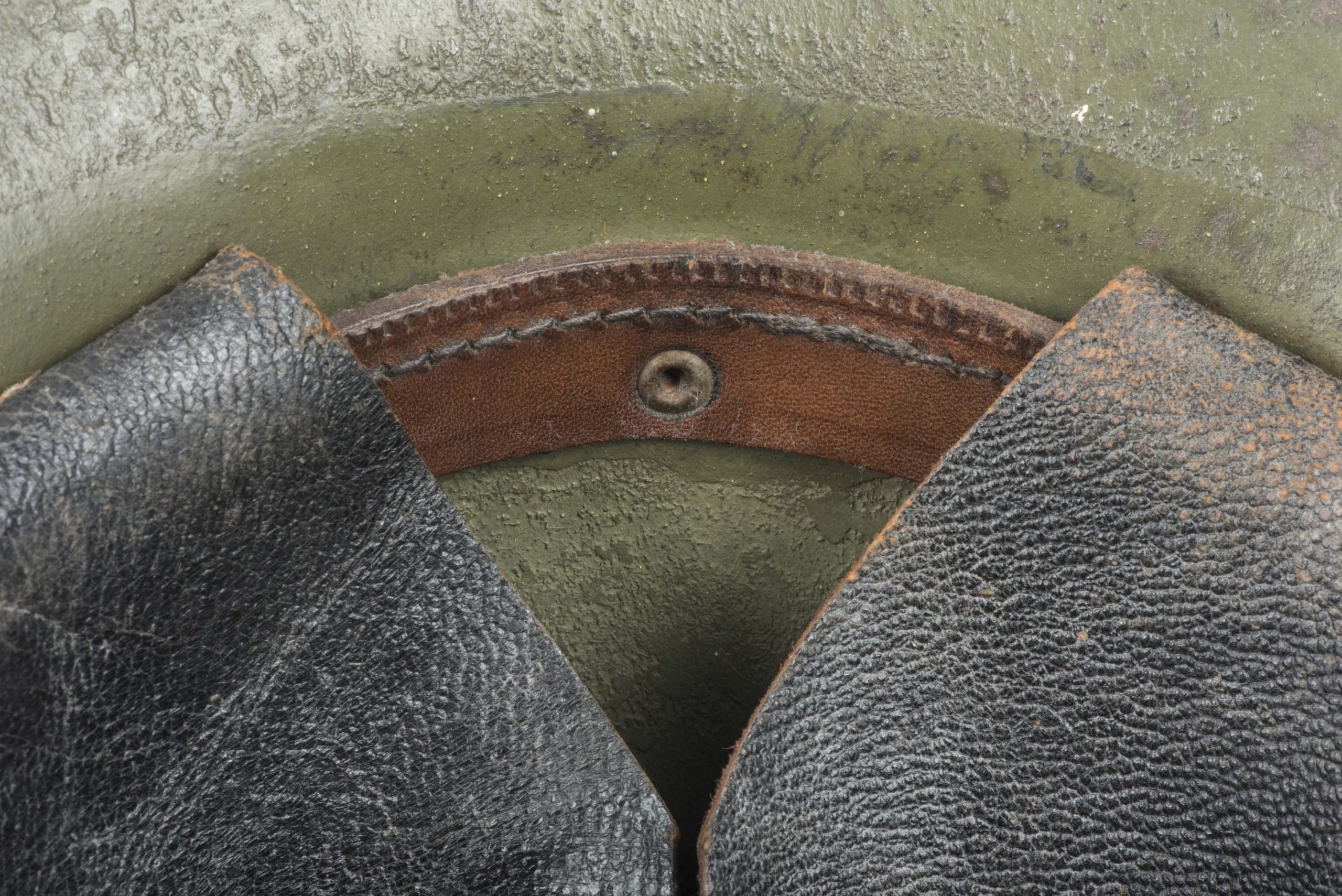 Rare Dutch M16 B helmet for Luchtbeschermingsdienst marked CM 1926 — image 13