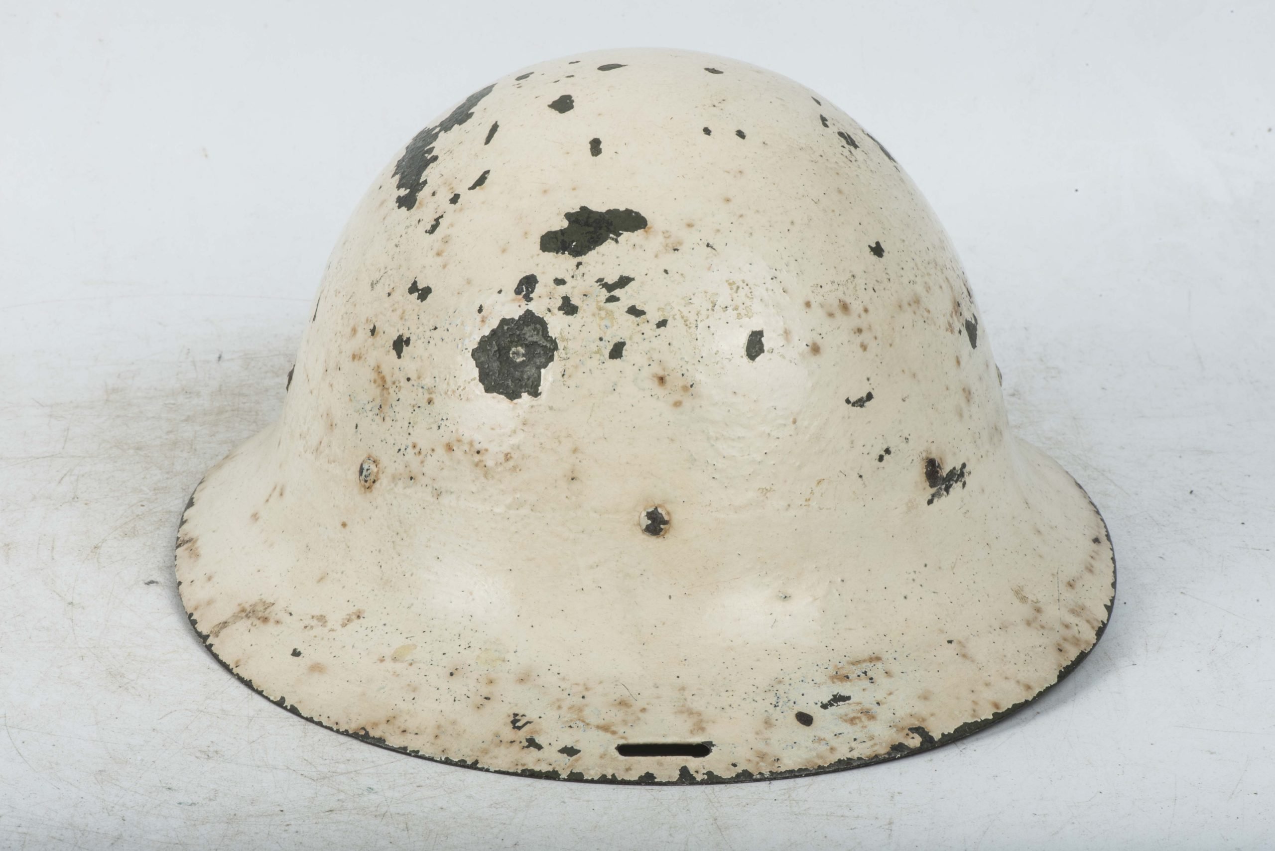 Rare Dutch M16 B helmet for Luchtbeschermingsdienst marked CM 1926 — image 4