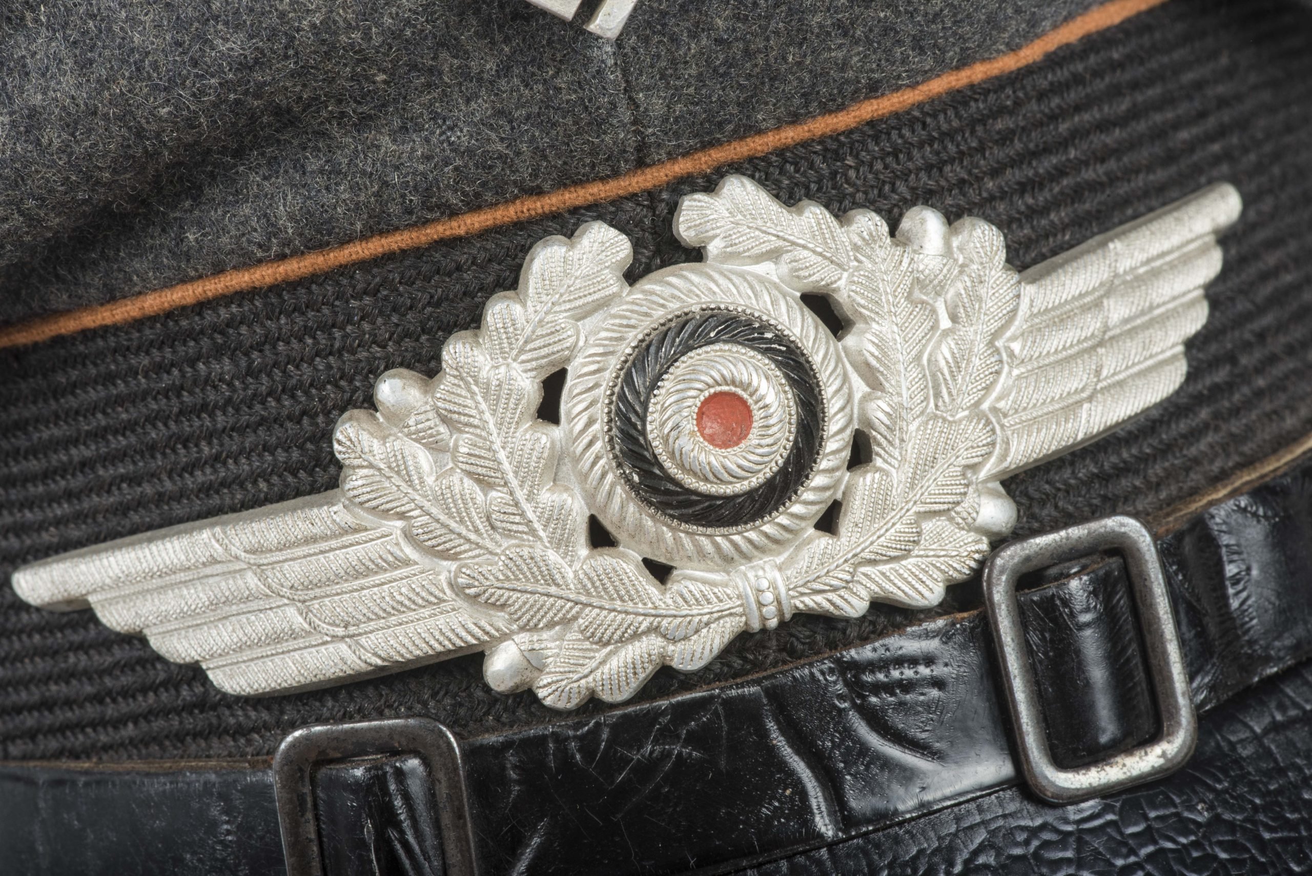 Luftwaffe Nachrichten EM / NCO visor by G.A. Hoffmann berlin — image 3