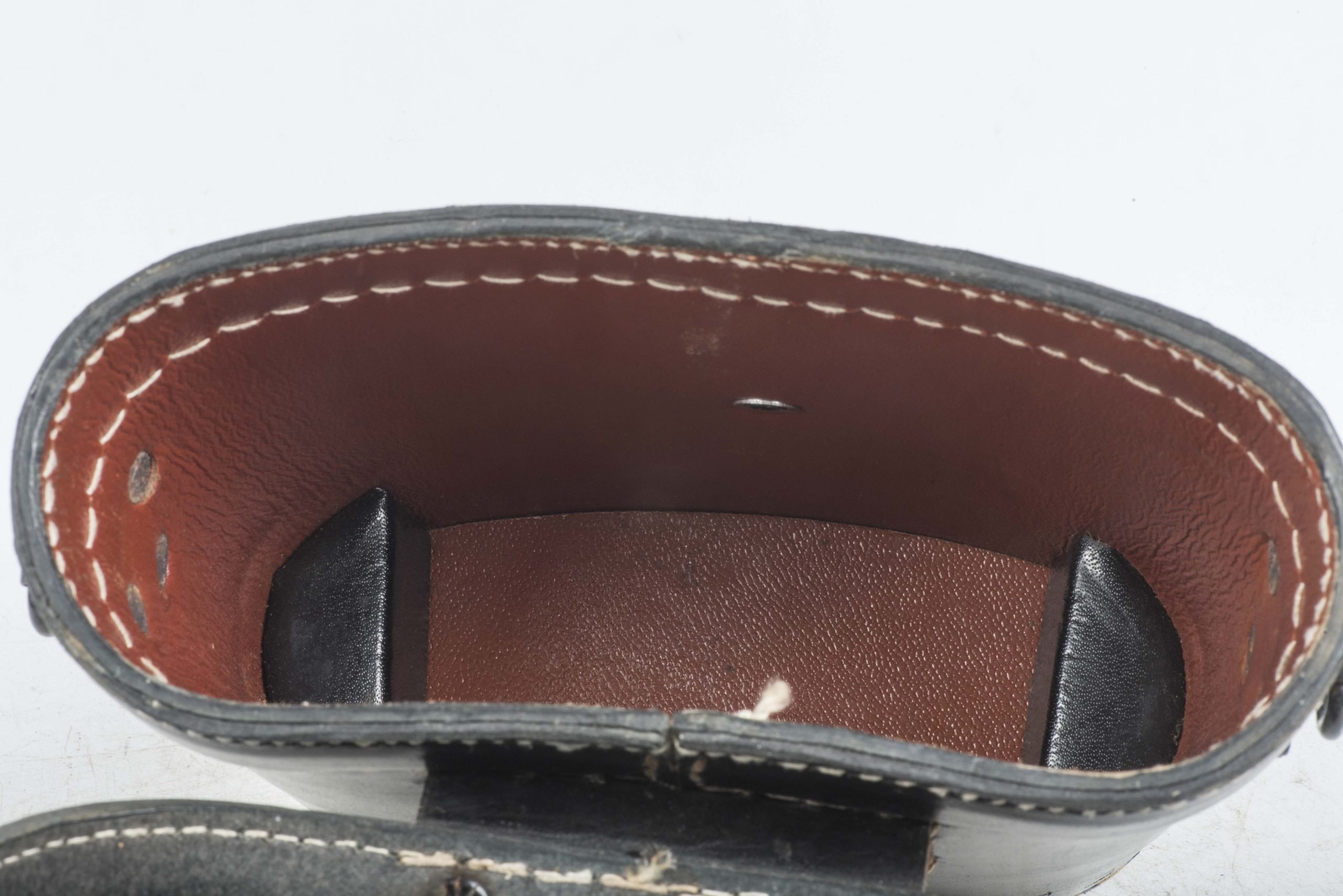 Unissued 7×50/10×50 Dienstglas case marked ksd 1943 — image 11