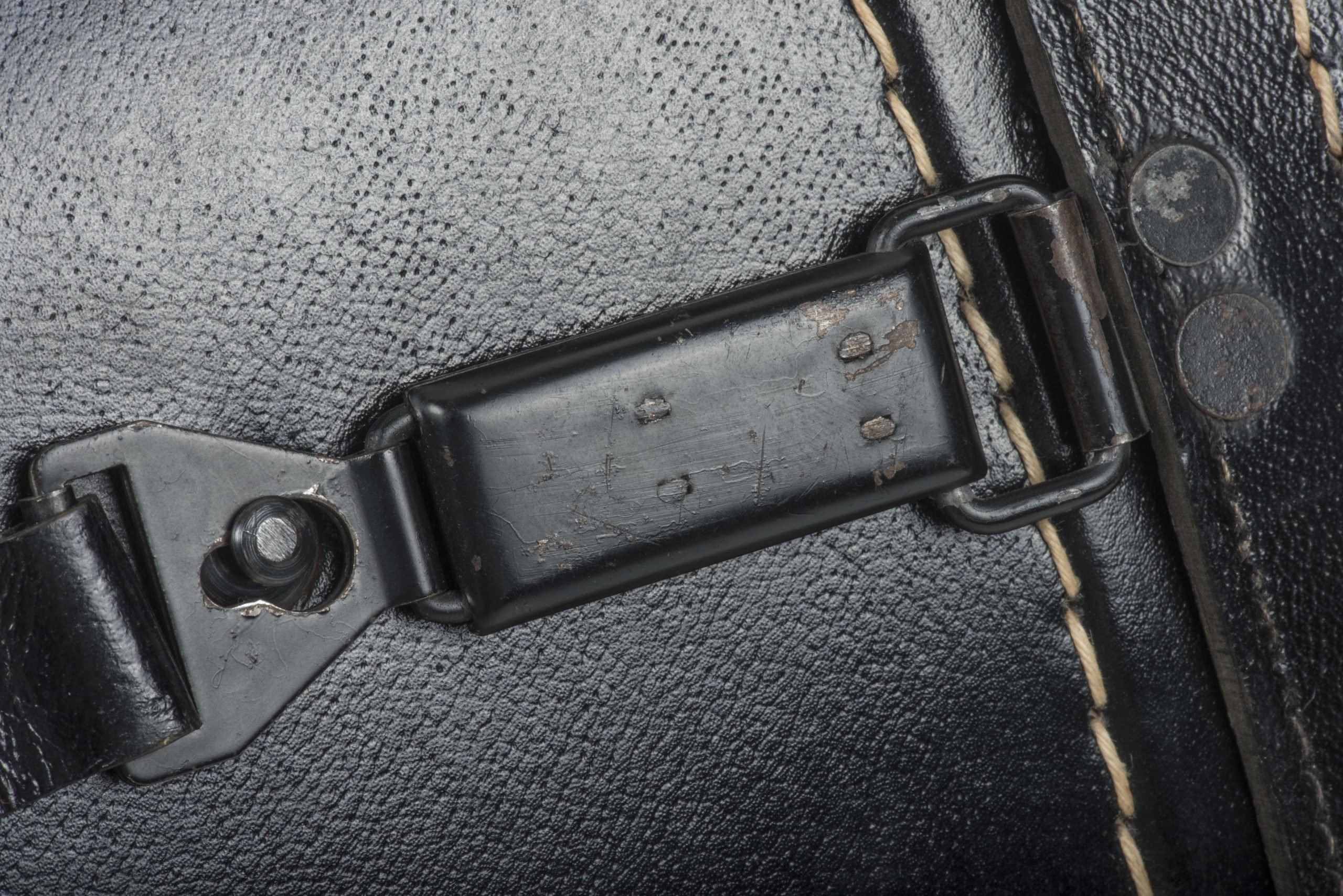 Unissued 7×50/10×50 Dienstglas case marked ksd 1943 — image 7