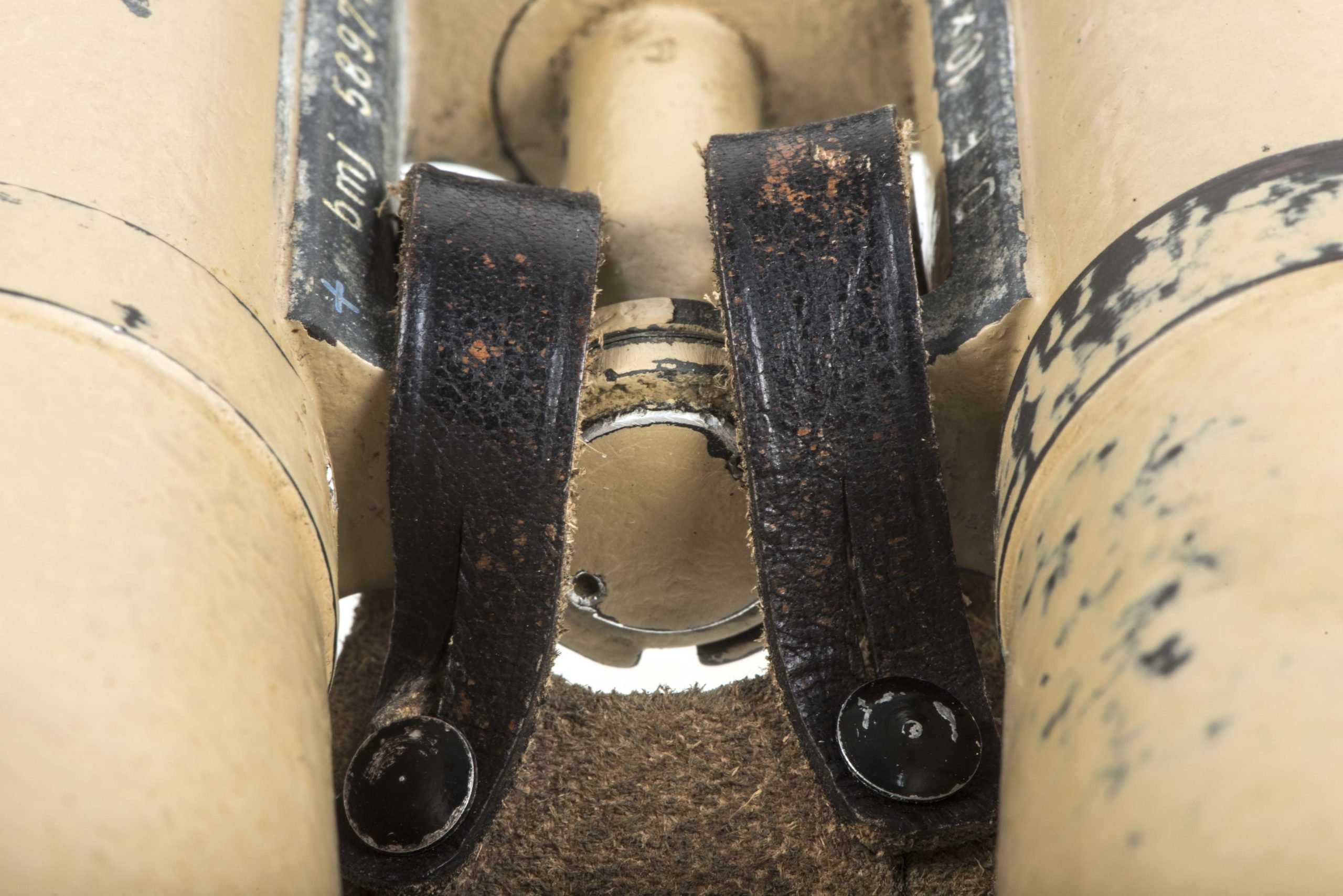 Tan 10×50 Panzer Dienstglas set marked bmj 589749 — image 10