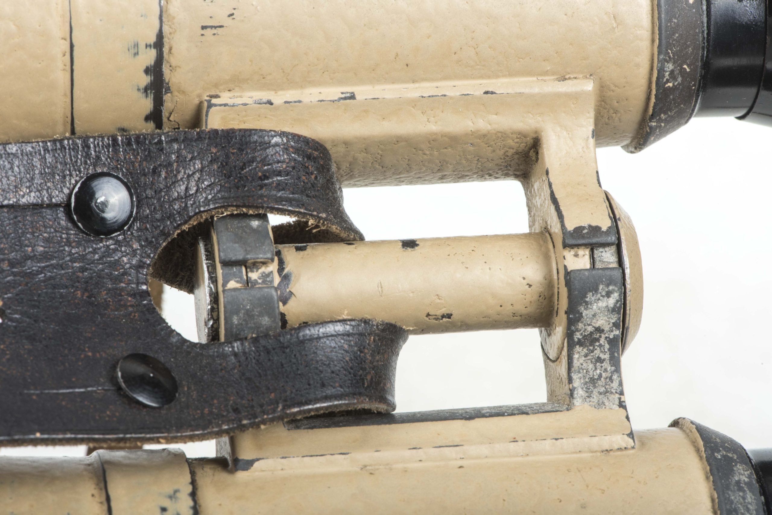 Tan 10×50 Panzer Dienstglas set marked bmj 589749 — image 11