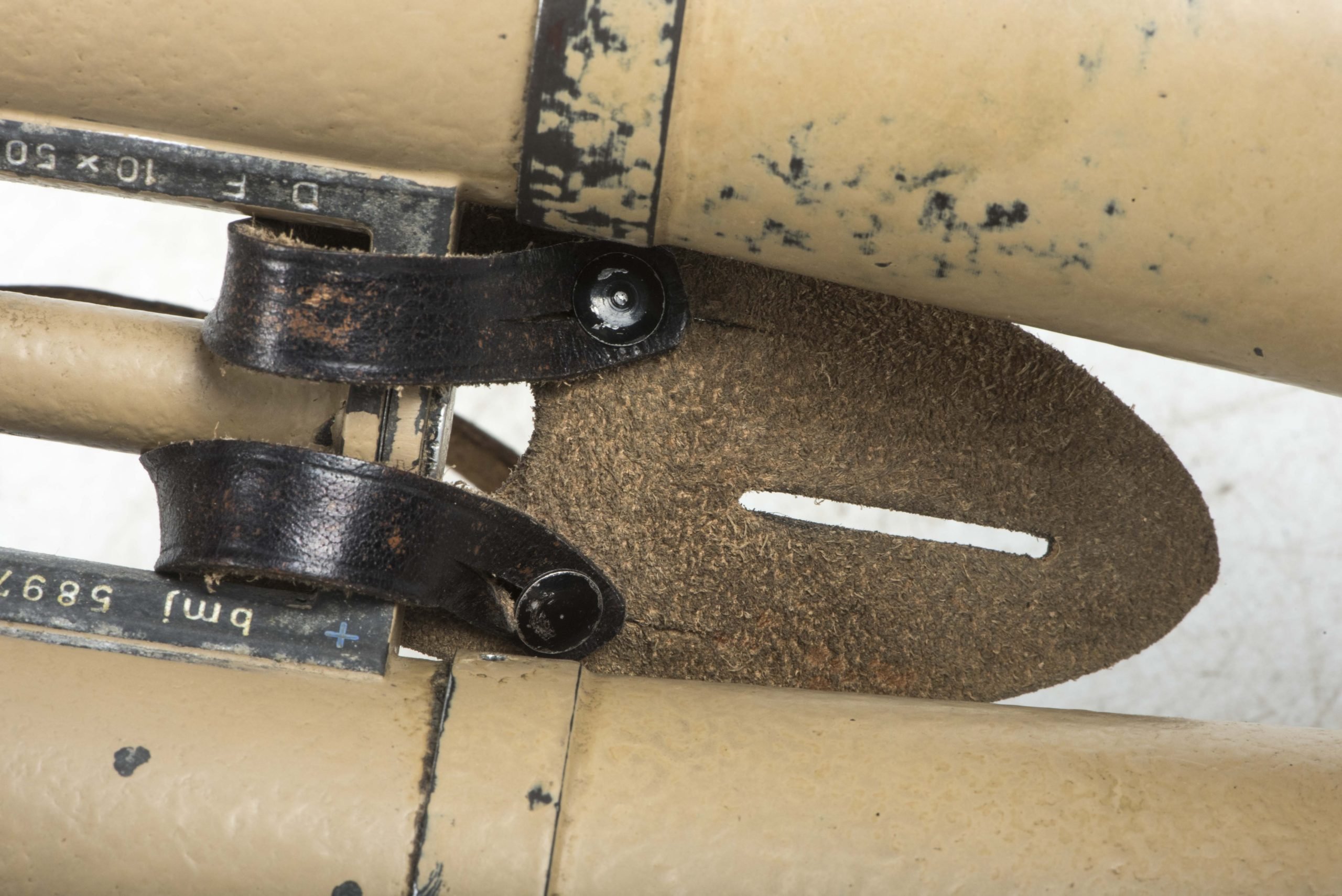 Tan 10×50 Panzer Dienstglas set marked bmj 589749 — image 13