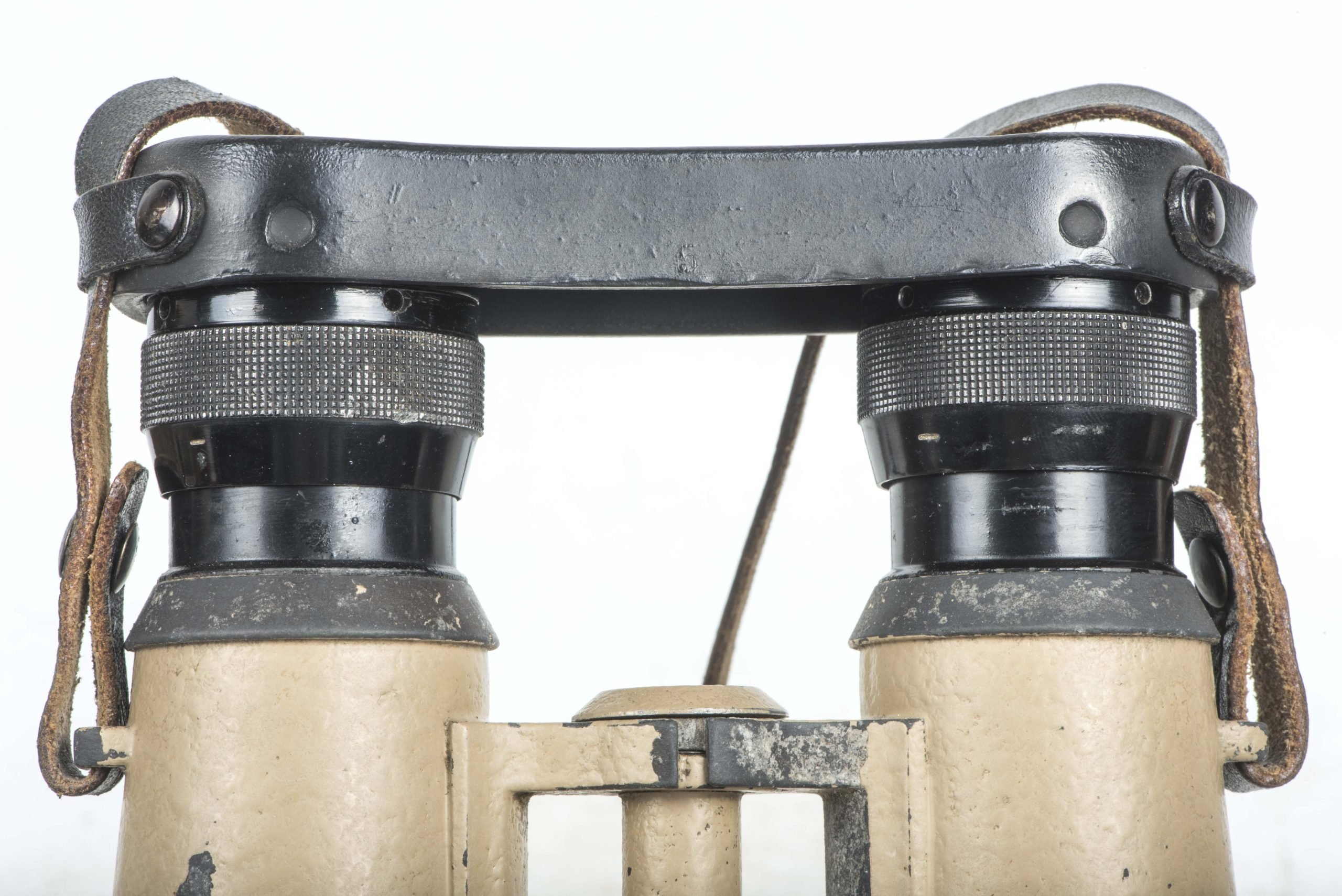 Tan 10×50 Panzer Dienstglas set marked bmj 589749 — image 14