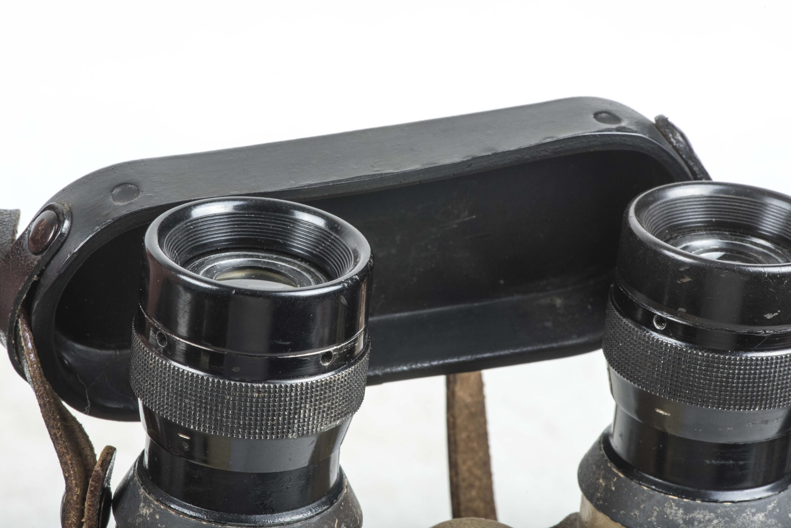 Tan 10×50 Panzer Dienstglas set marked bmj 589749 — image 17