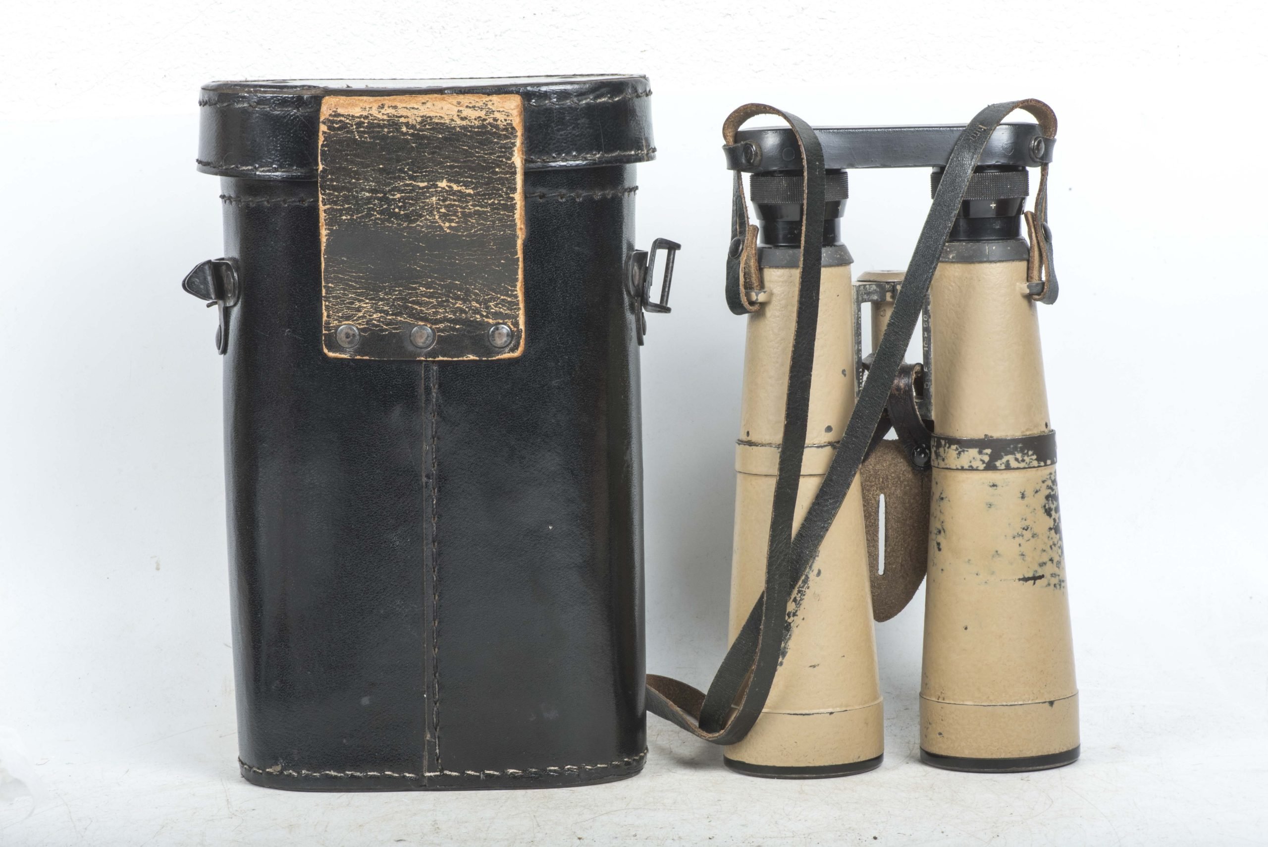 Tan 10×50 Panzer Dienstglas set marked bmj 589749 — image 2