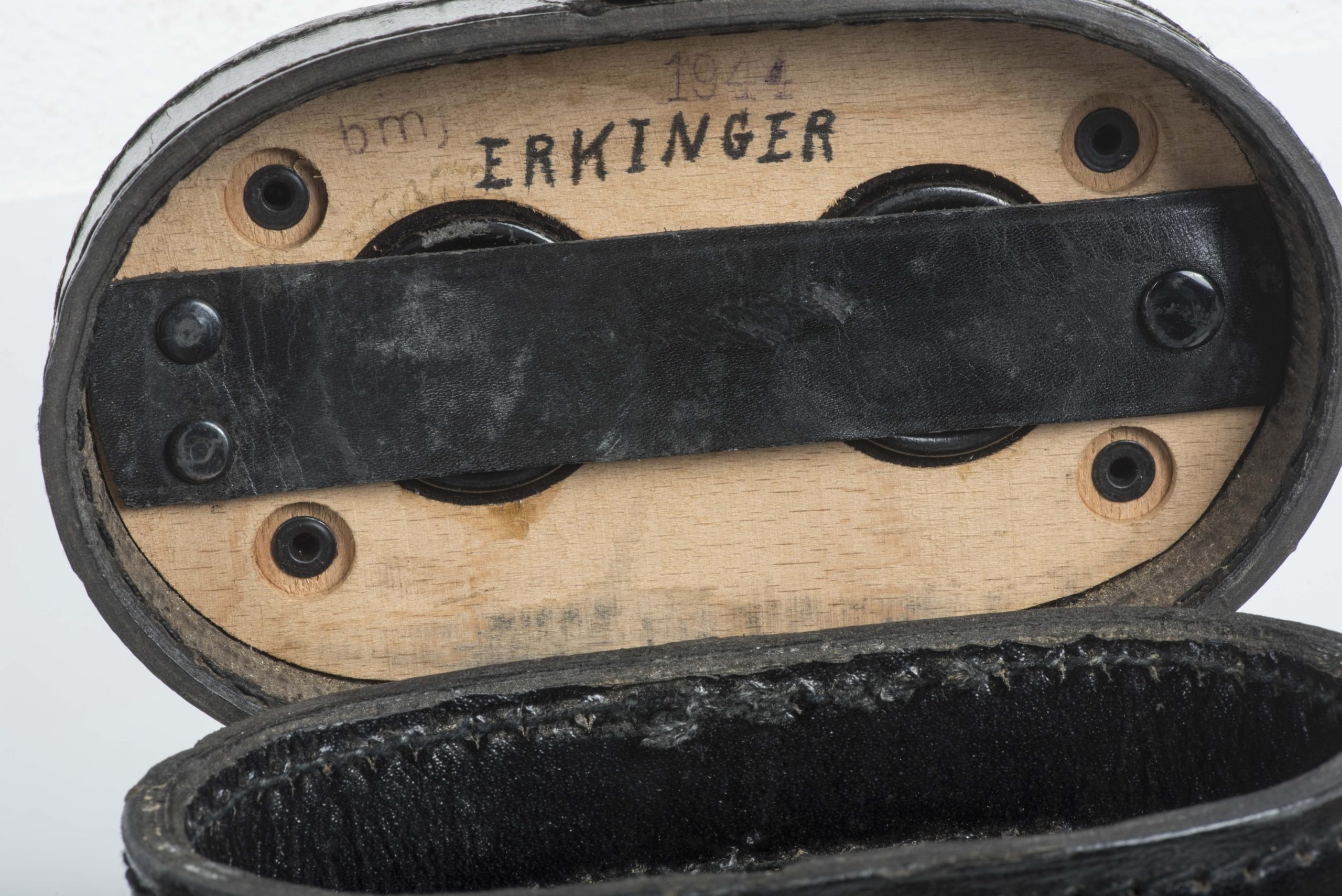 Tan 10×50 Panzer Dienstglas set marked bmj 589749 — image 22