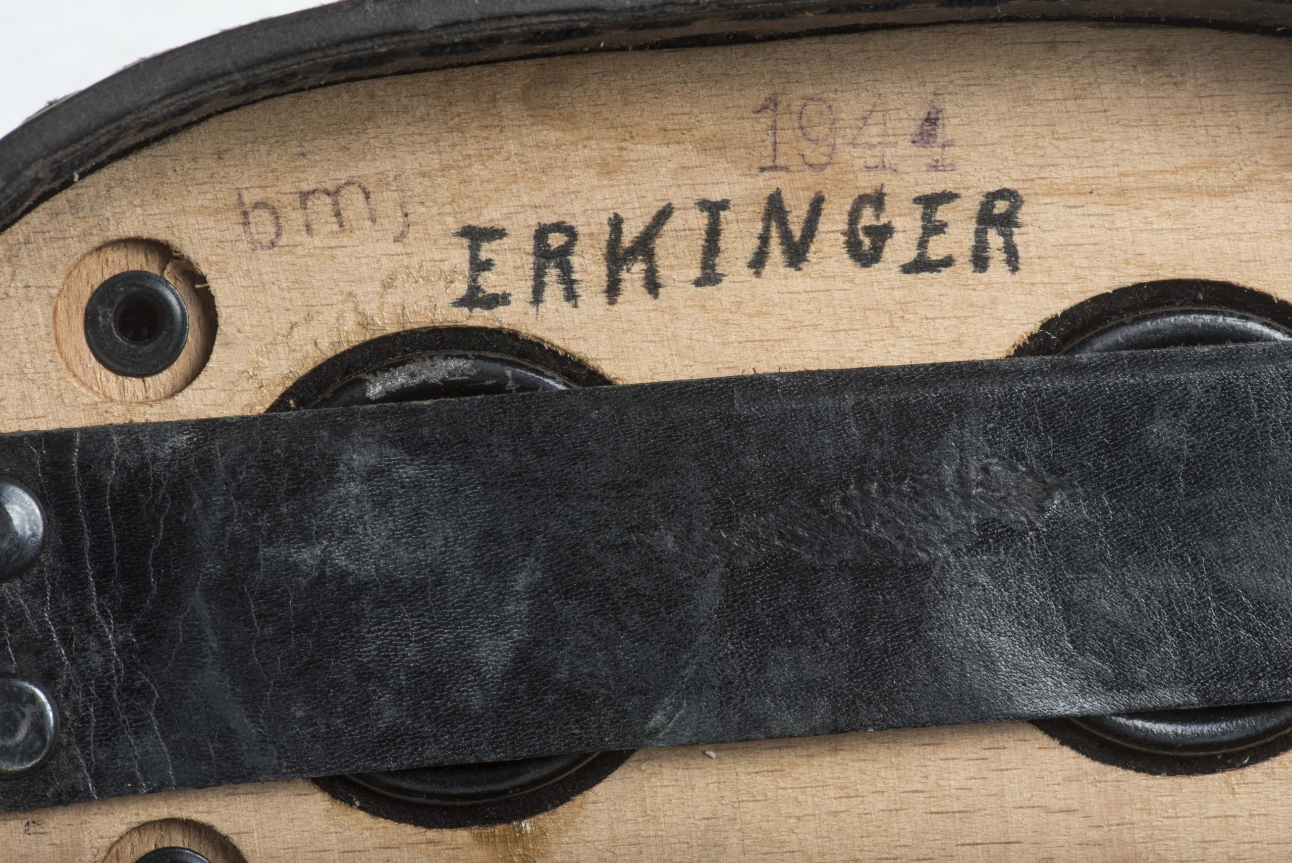 Tan 10×50 Panzer Dienstglas set marked bmj 589749 — image 23