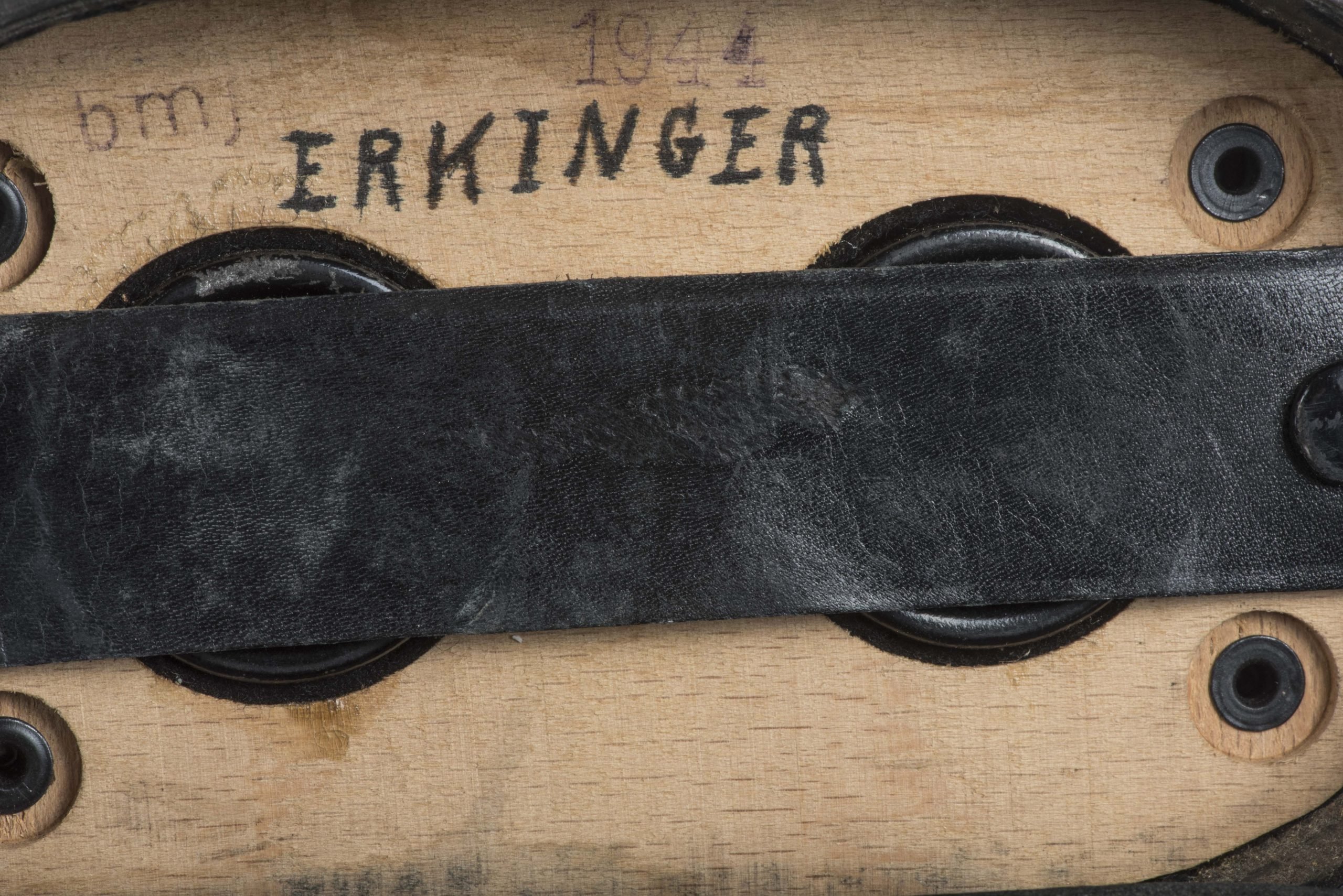 Tan 10×50 Panzer Dienstglas set marked bmj 589749 — image 24