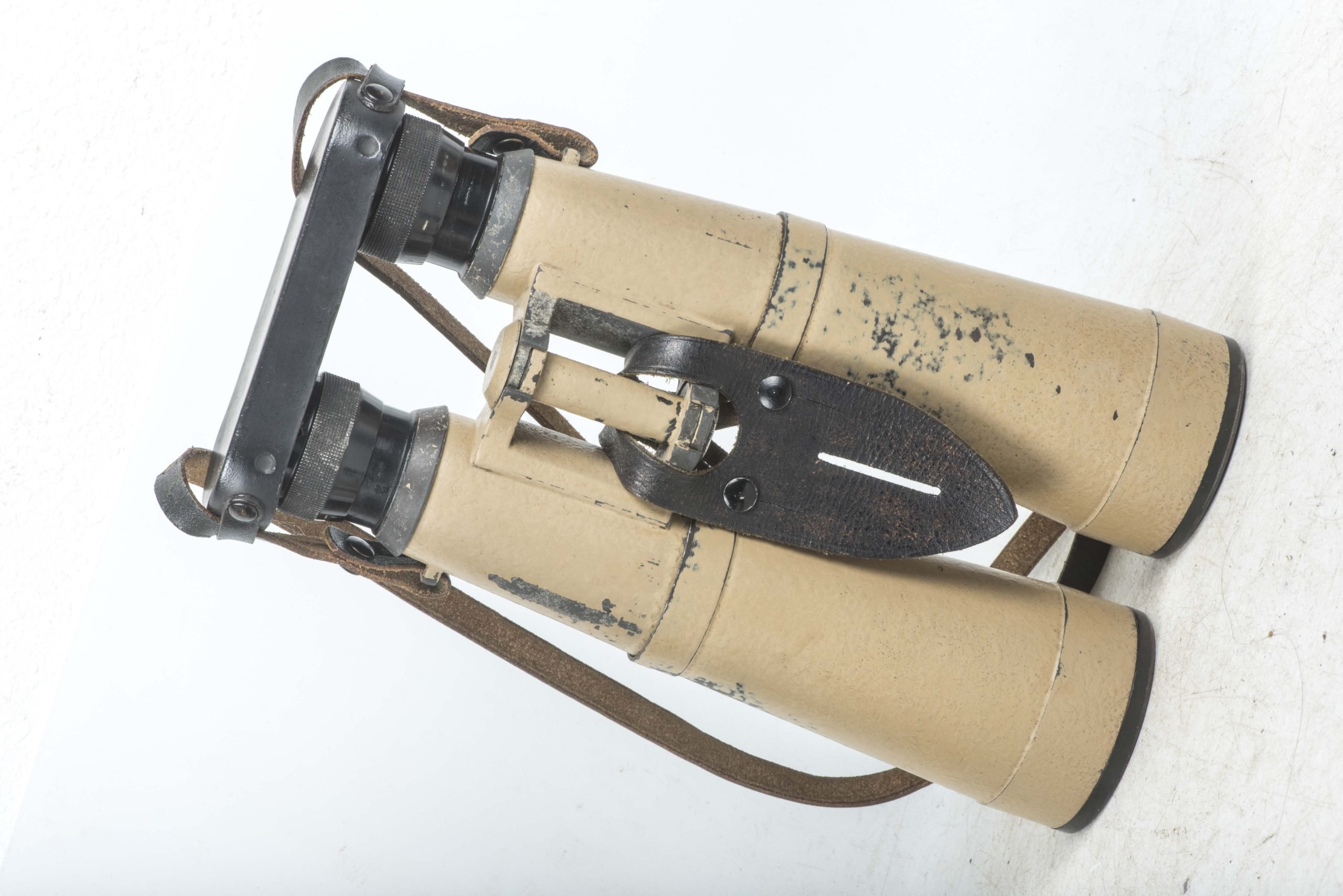 Tan 10×50 Panzer Dienstglas set marked bmj 589749 — image 3