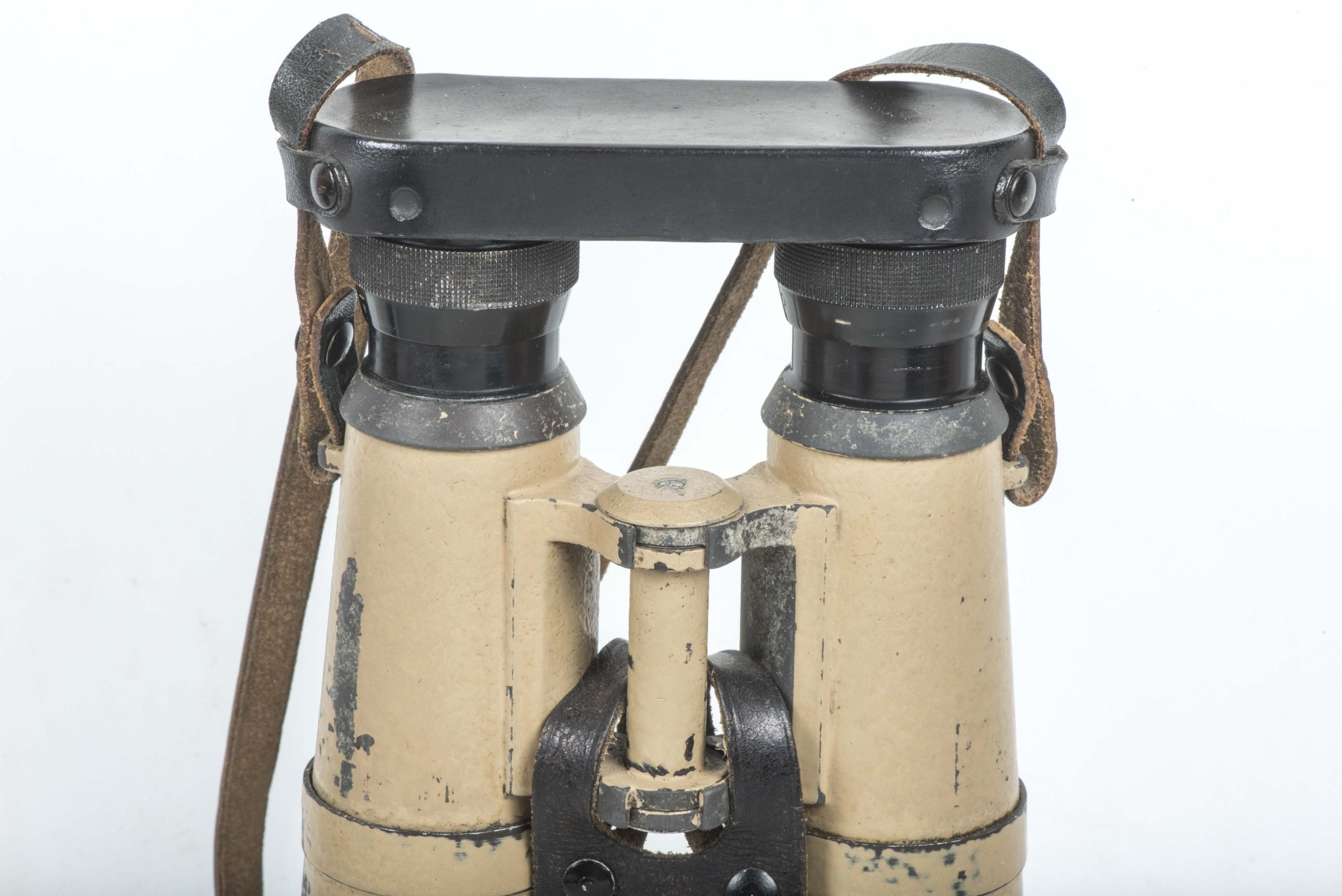 Tan 10×50 Panzer Dienstglas set marked bmj 589749 — image 4