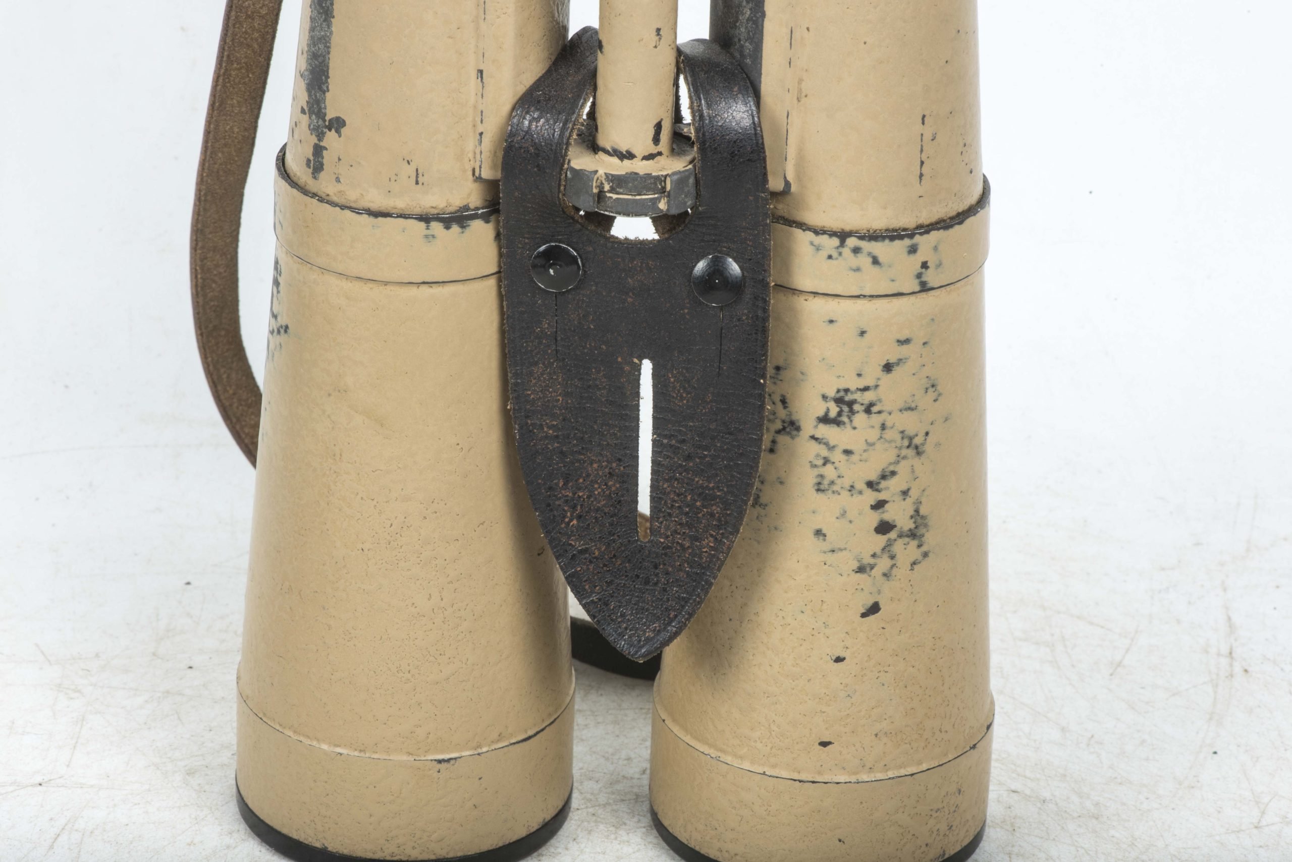 Tan 10×50 Panzer Dienstglas set marked bmj 589749 — image 5