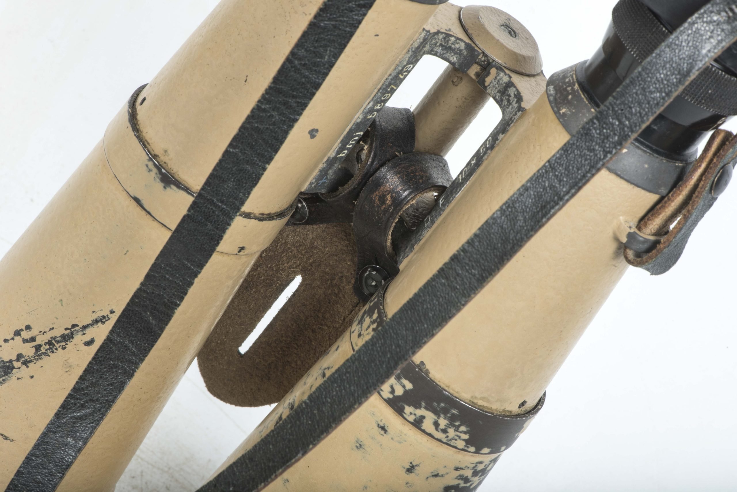 Tan 10×50 Panzer Dienstglas set marked bmj 589749 — image 9