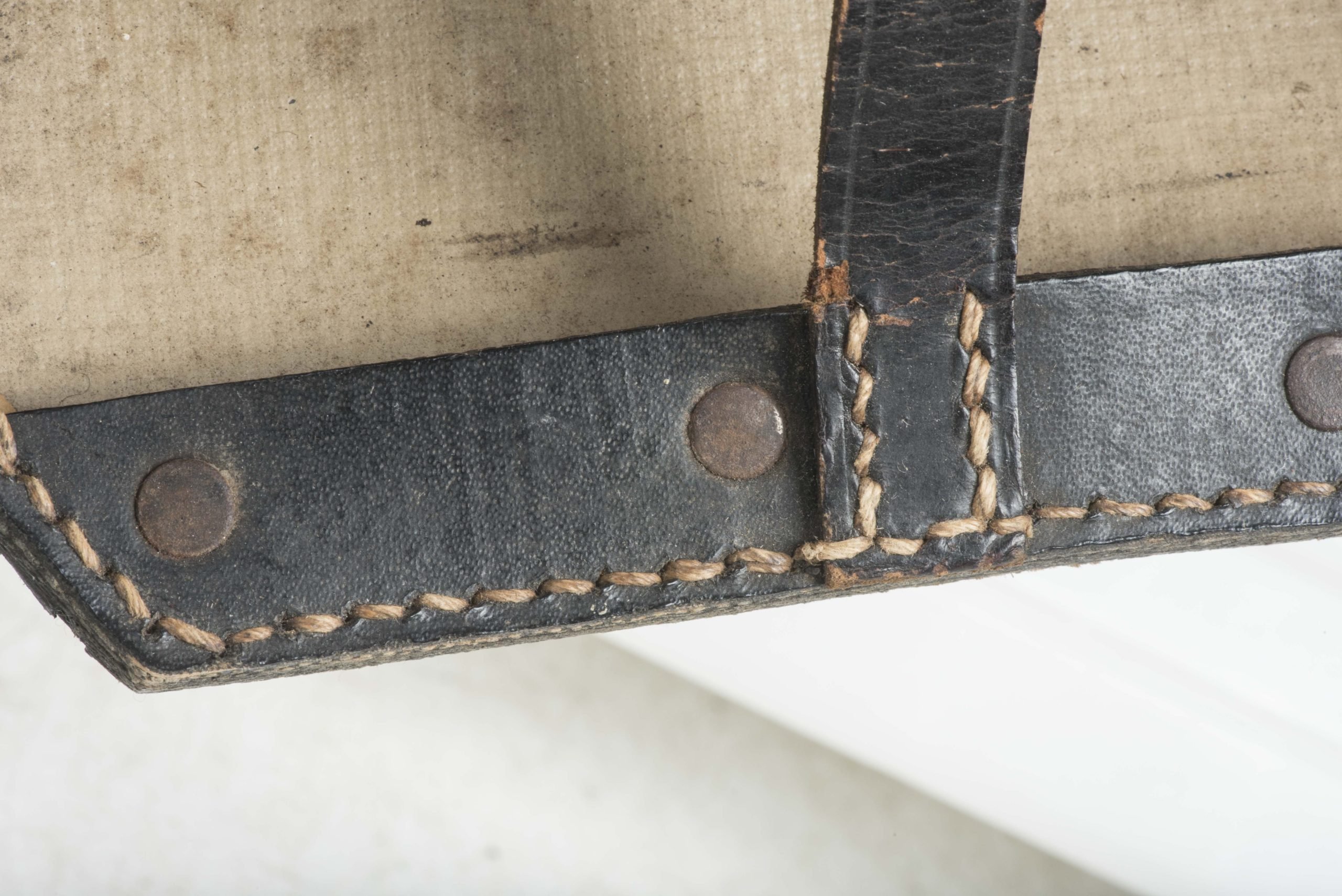 First pattern folding E-tool carrier marked Lederwarenwerk, Curt Vogel 1940 — image 10